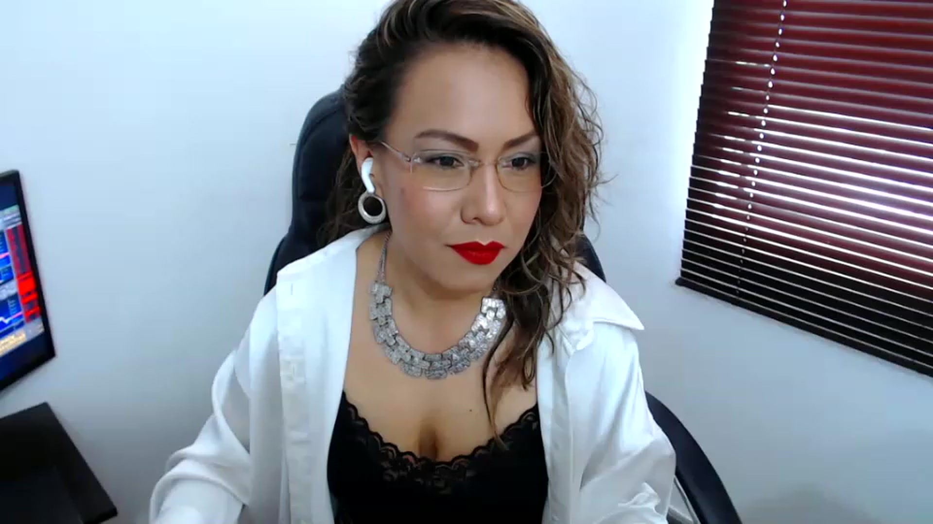 Gallery image thumbnail from office_secret's myfreecams stream on, 06/06/2023, 17:07 image 9 of 20