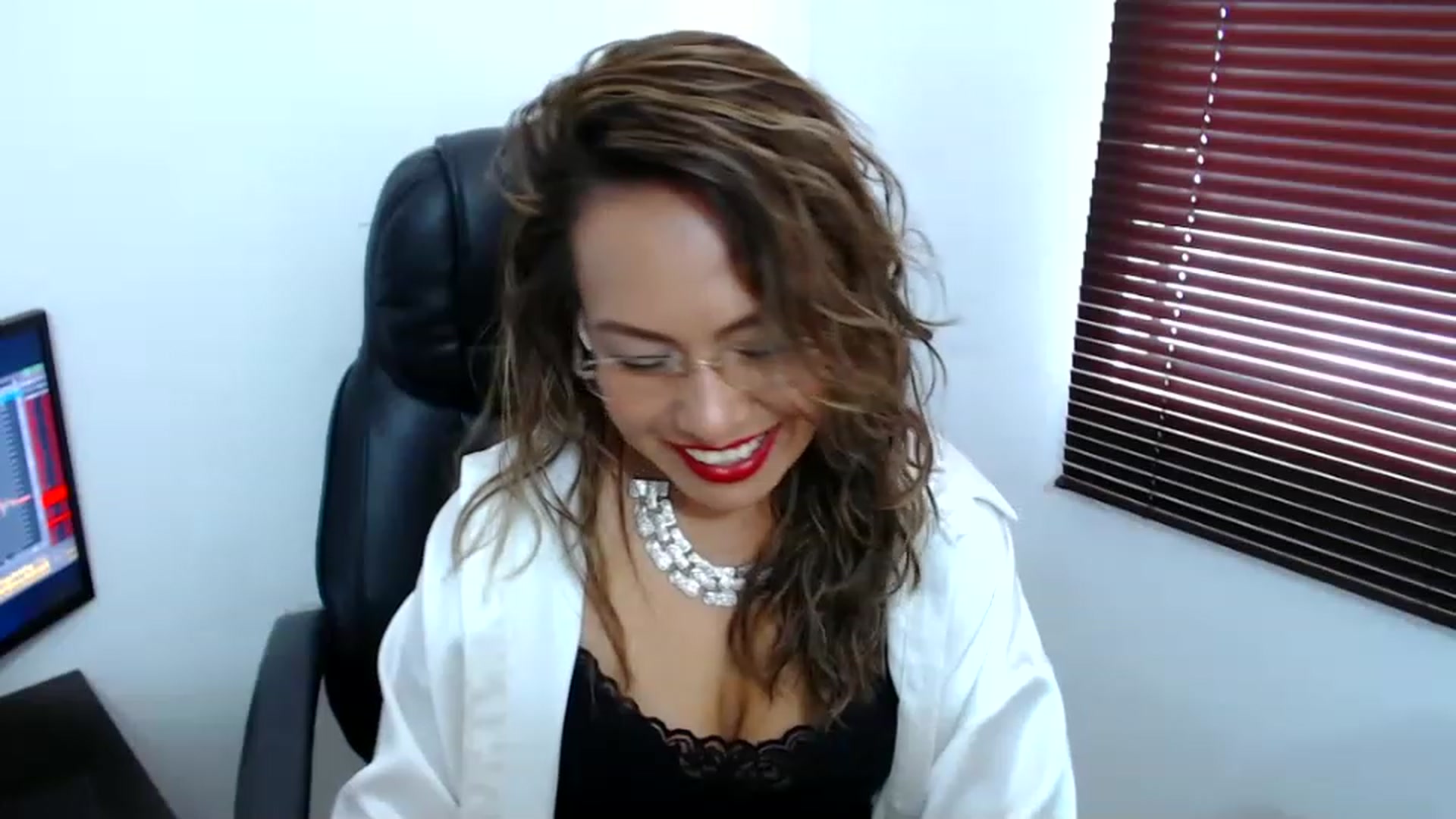 Gallery image thumbnail from office_secret's myfreecams stream on, 06/06/2023, 18:33 image 5 of 20