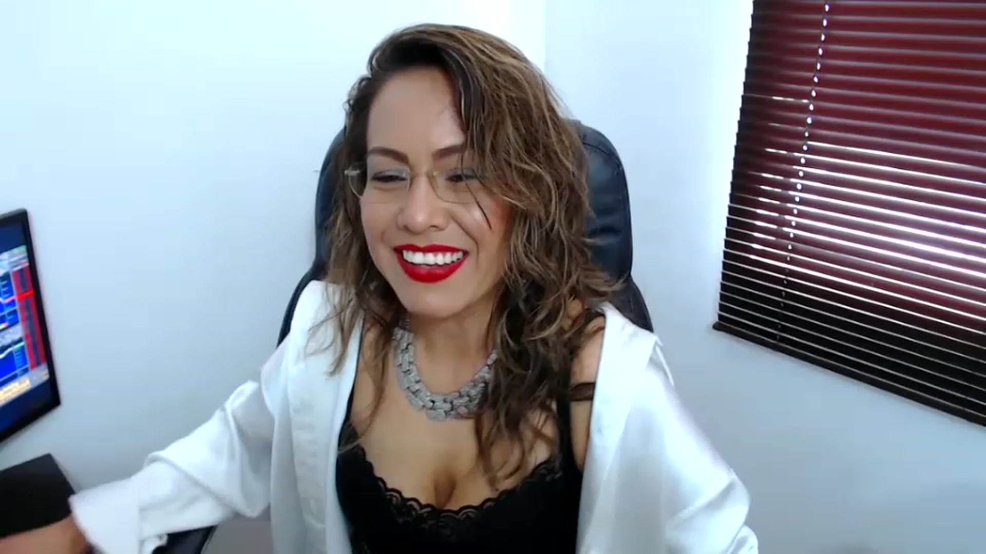 Gallery image thumbnail from office_secret's myfreecams stream on, 06/06/2023, 18:33 image 8 of 20
