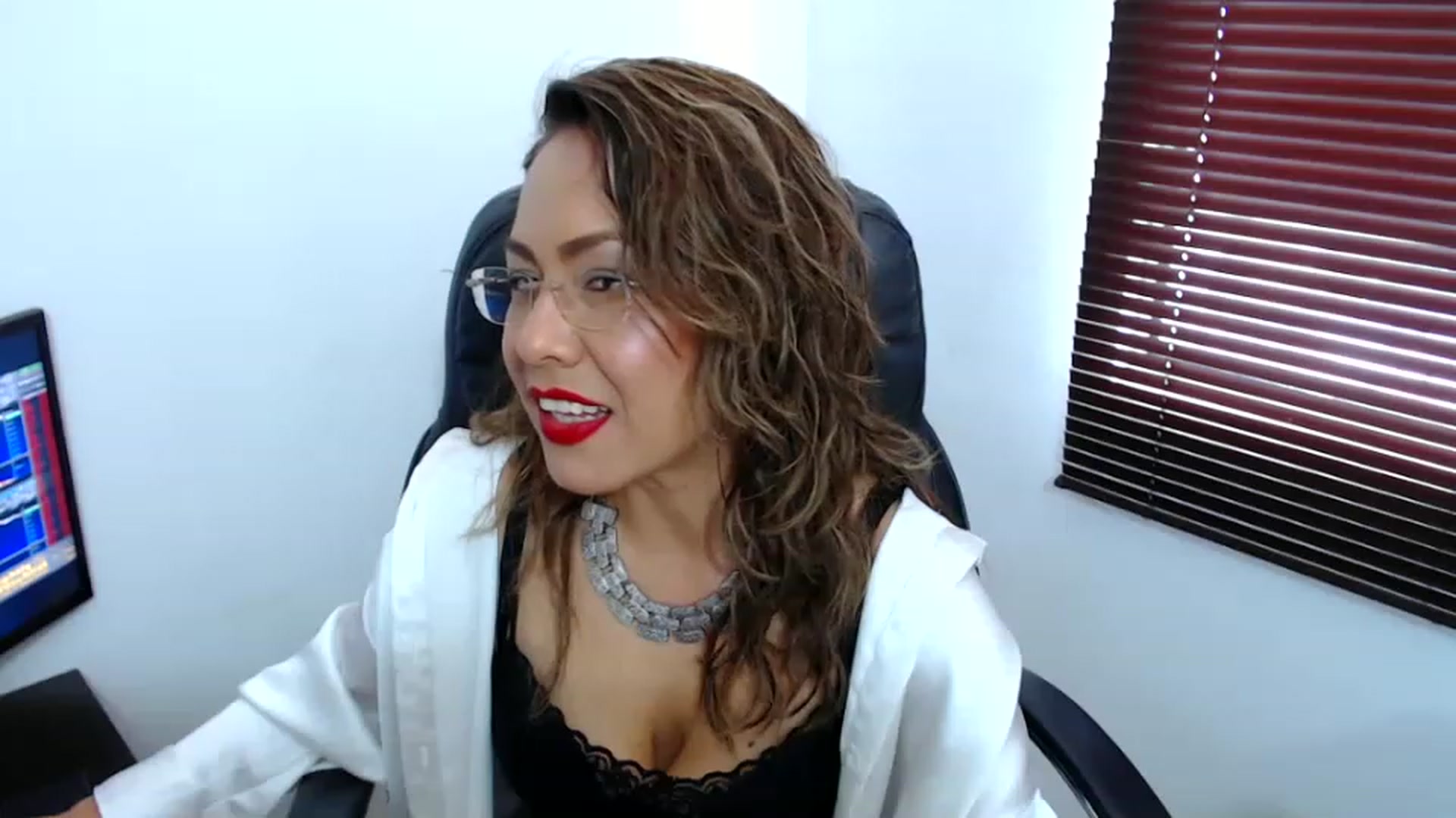 Gallery image thumbnail from office_secret's myfreecams stream on, 06/06/2023, 18:33 image 7 of 20