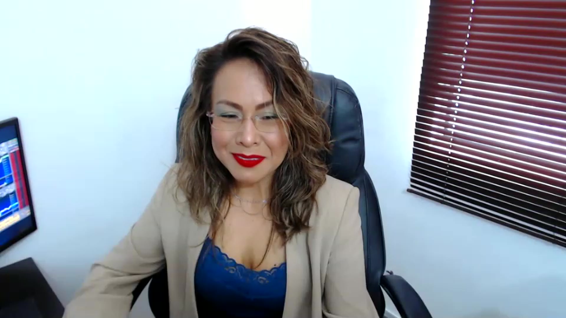 Gallery image thumbnail from office_secret's myfreecams stream on, 06/07/2023, 17:21 image 17 of 20