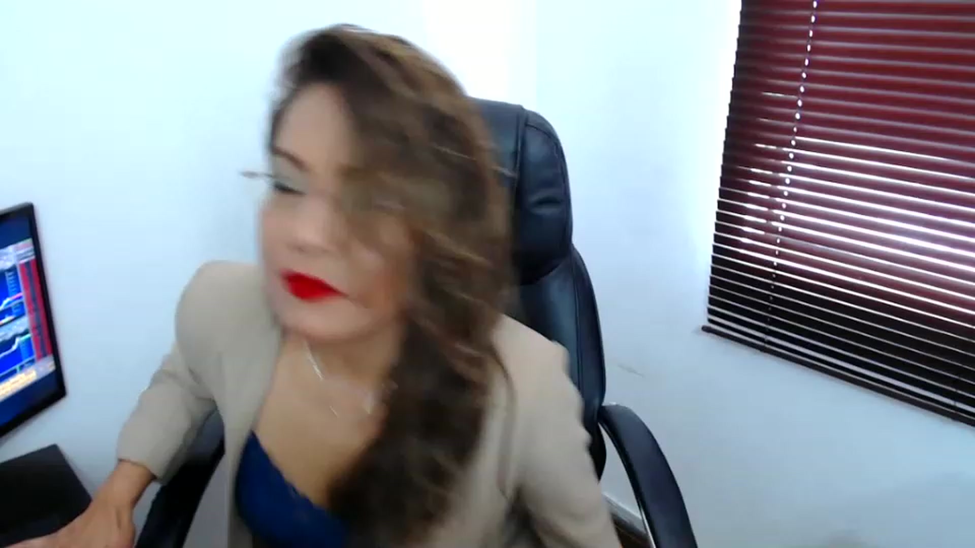 Gallery image thumbnail from office_secret's myfreecams stream on, 06/07/2023, 17:21 image 4 of 20