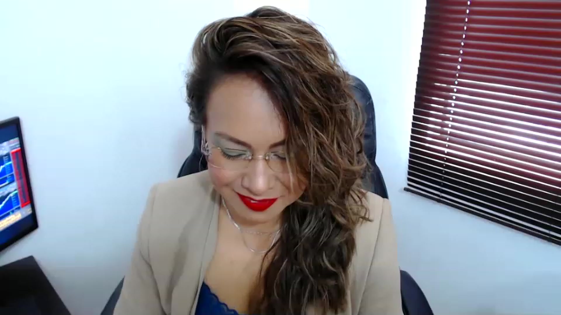 Gallery image thumbnail from office_secret's myfreecams stream on, 06/07/2023, 17:21 image 2 of 20