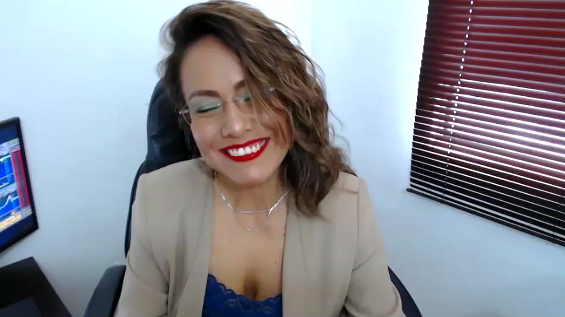 Gallery image thumbnail from office_secret's myfreecams stream on, 06/07/2023, 17:21 image 8 of 20