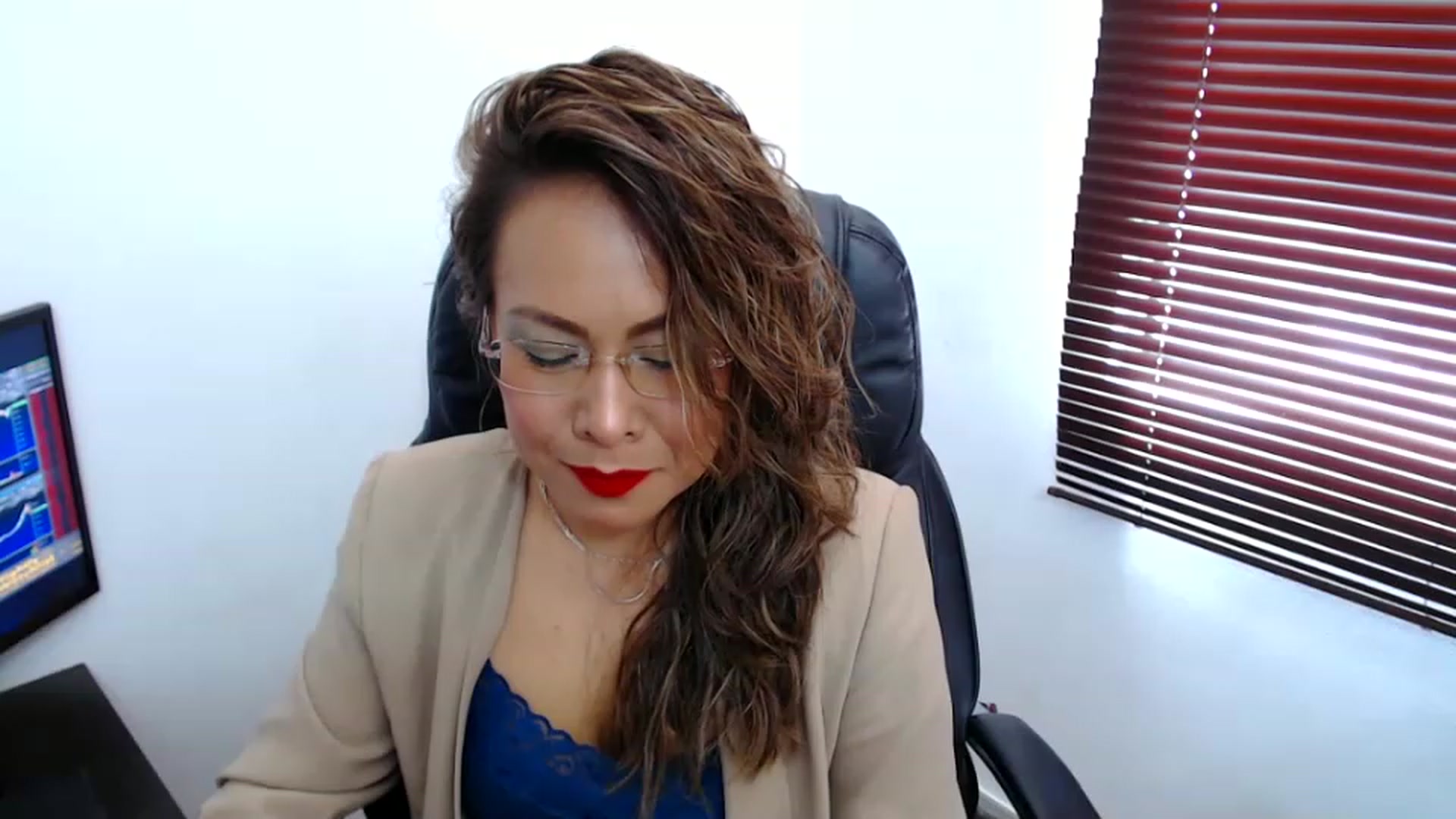 Gallery image thumbnail from office_secret's myfreecams stream on, 06/07/2023, 17:21 image 7 of 20