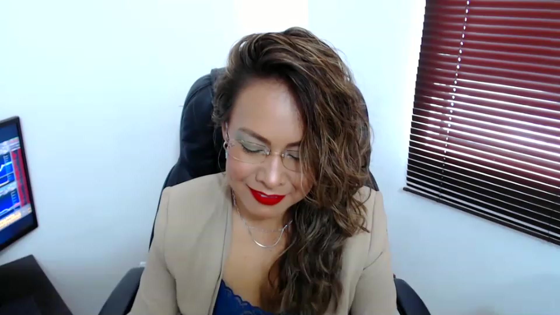 Gallery image thumbnail from office_secret's myfreecams stream on, 06/07/2023, 17:21 image 1 of 20