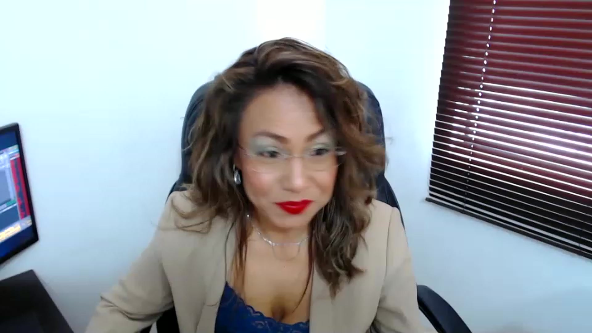 Gallery image thumbnail from office_secret's myfreecams stream on, 06/07/2023, 17:21 image 20 of 20