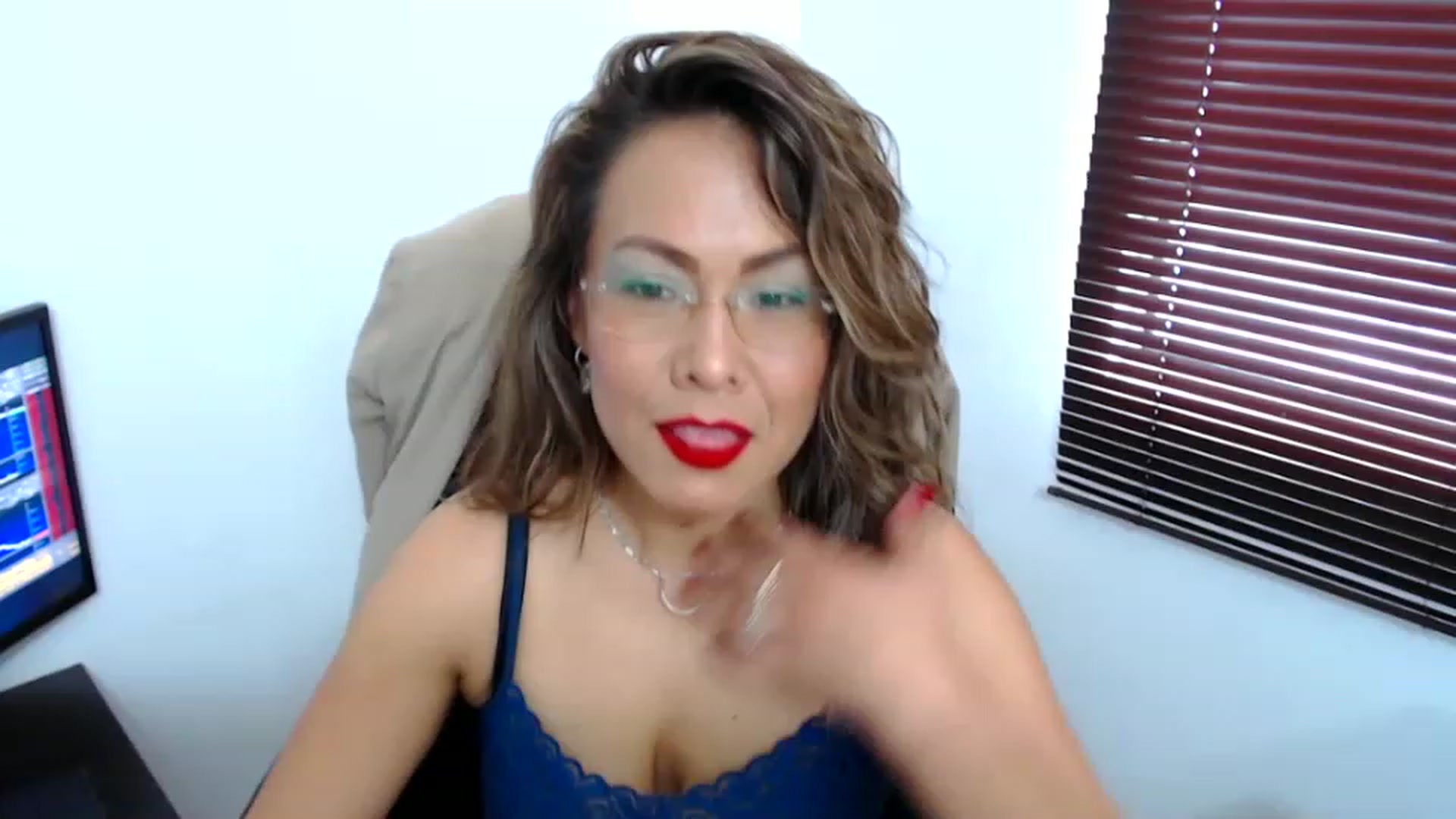 Gallery image thumbnail from office_secret's myfreecams stream on, 06/07/2023, 19:08 image 1 of 20