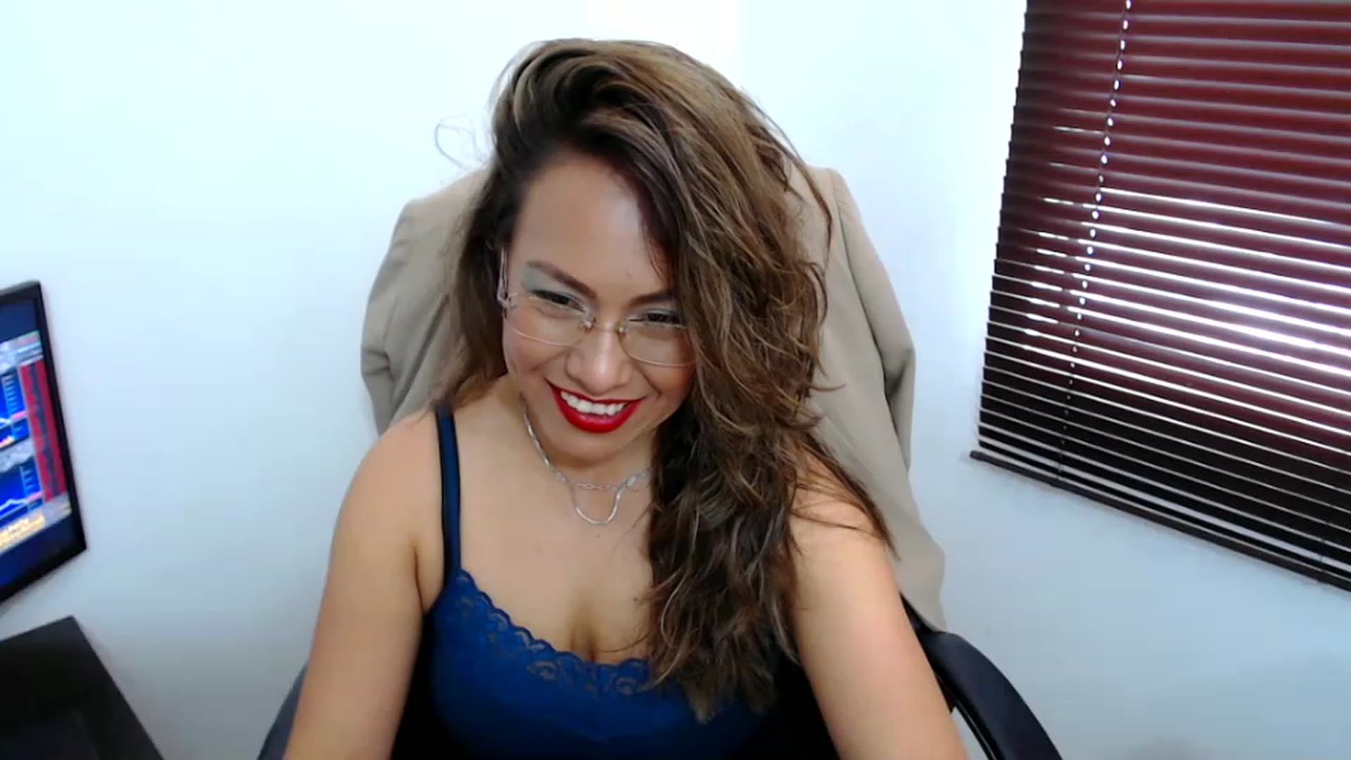 Gallery image thumbnail from office_secret's myfreecams stream on, 06/07/2023, 19:08 image 17 of 20