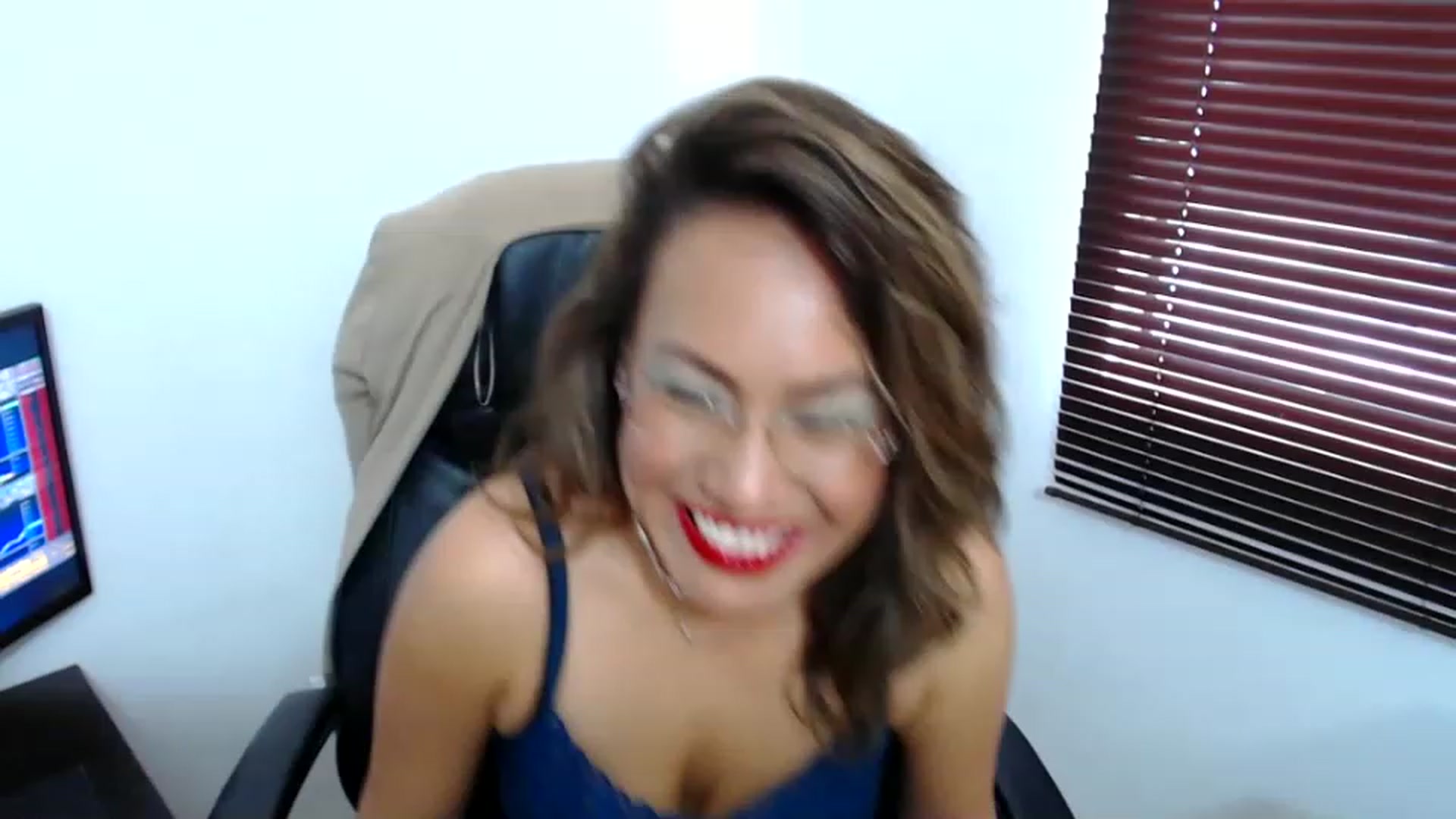 Gallery image thumbnail from office_secret's myfreecams stream on, 06/07/2023, 19:08 image 11 of 20
