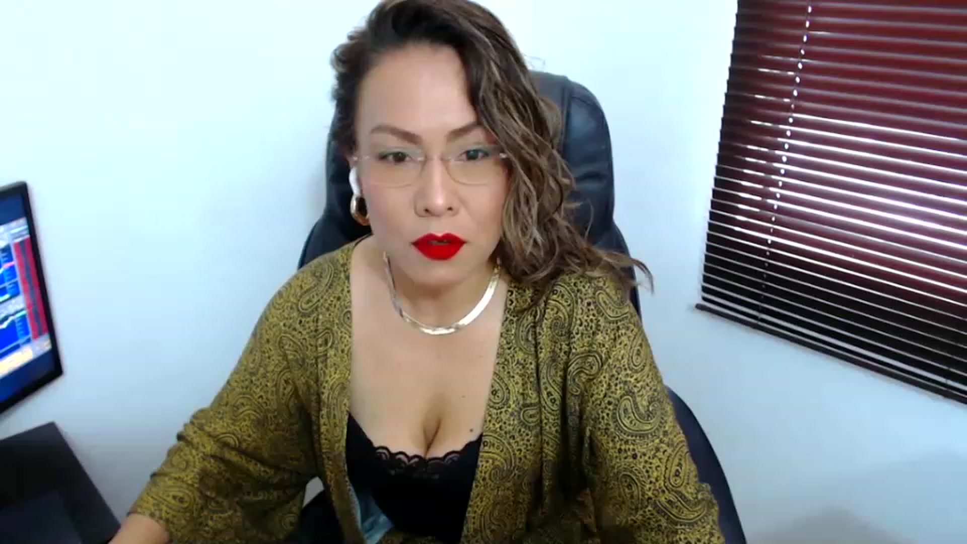 Gallery image thumbnail from office_secret's myfreecams stream on, 06/08/2023, 16:56 image 2 of 20