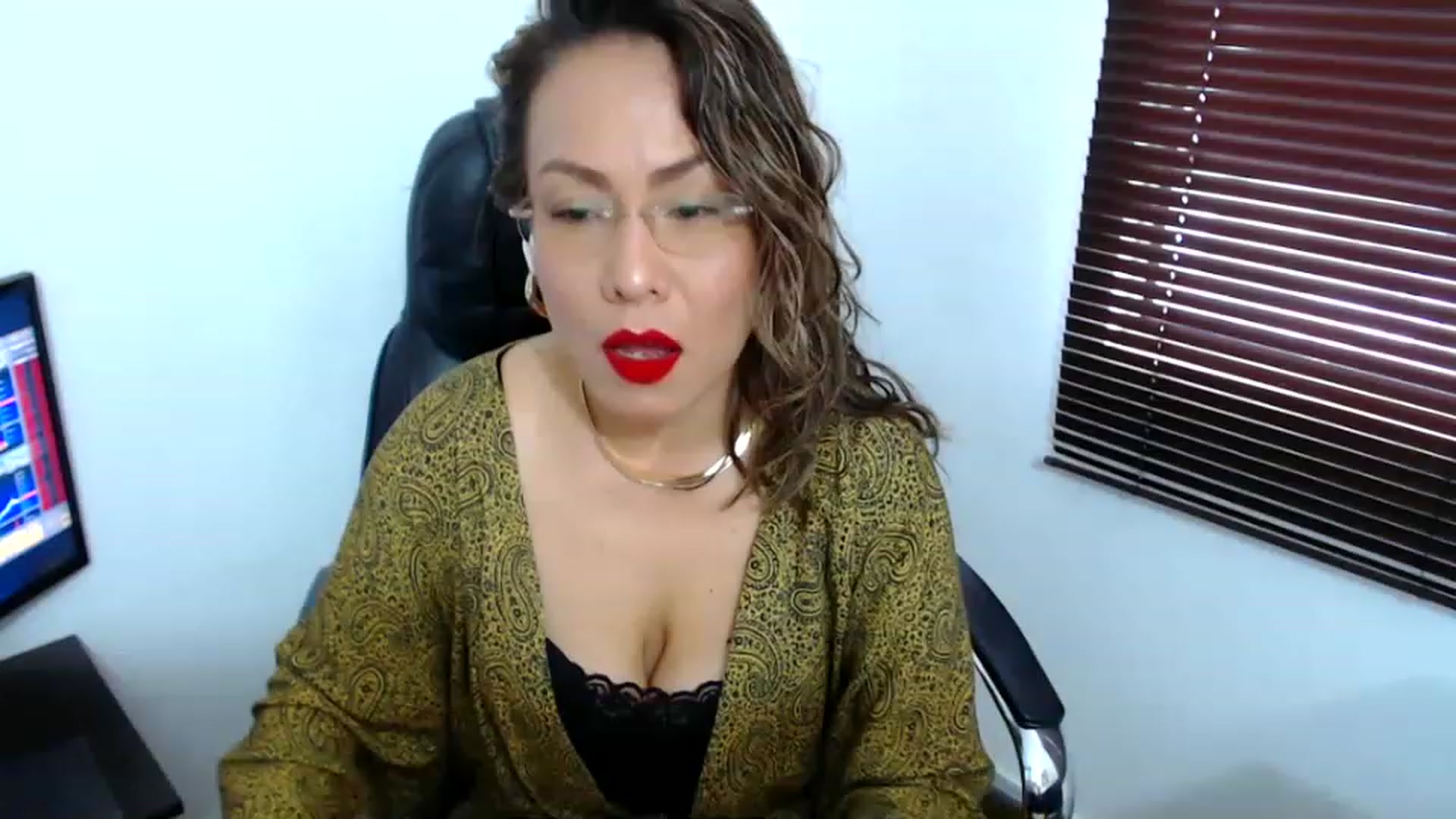 Gallery image thumbnail from office_secret's myfreecams stream on, 06/08/2023, 16:56 image 9 of 20