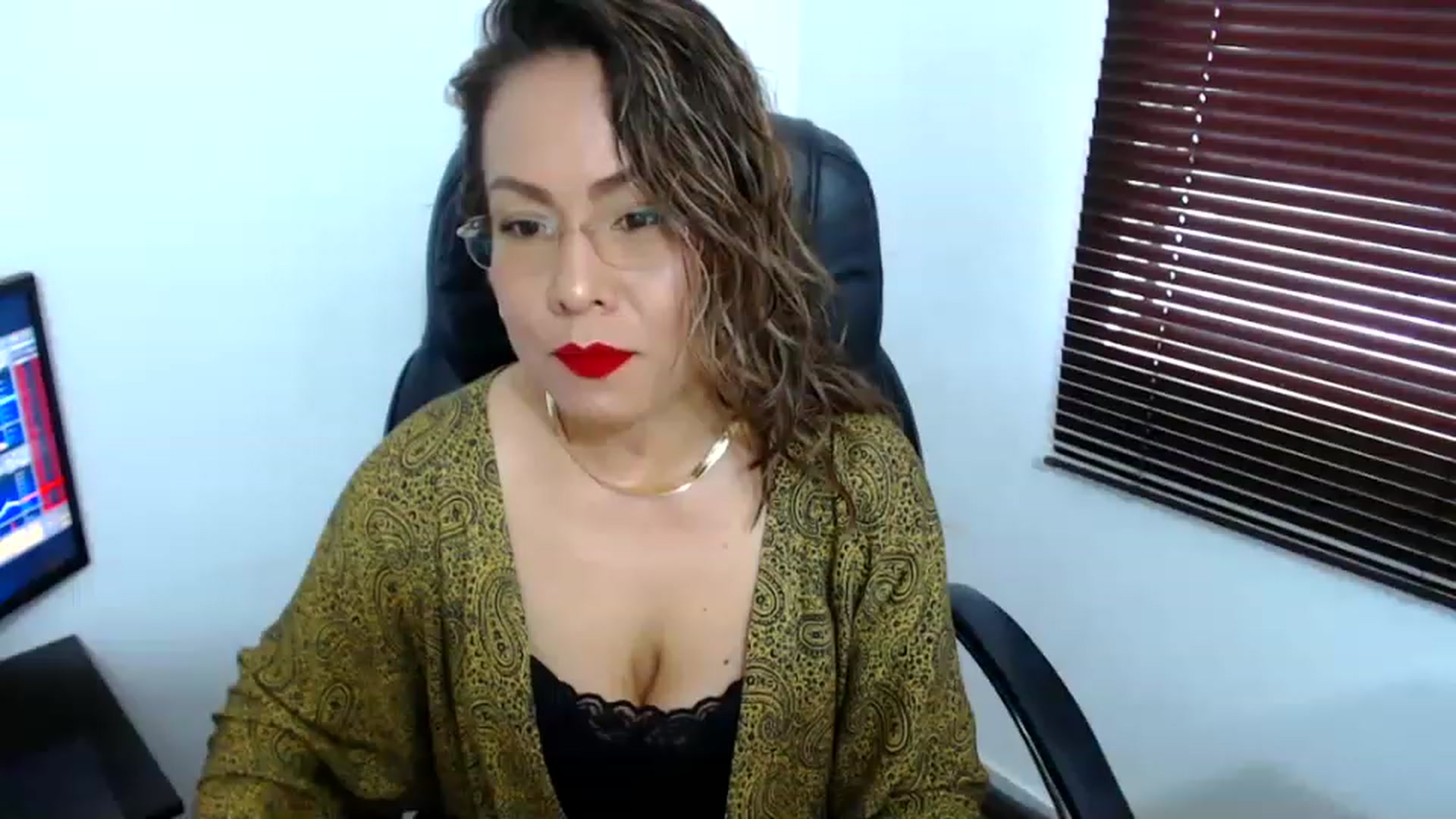 Gallery image thumbnail from office_secret's myfreecams stream on, 06/08/2023, 16:56 image 13 of 20