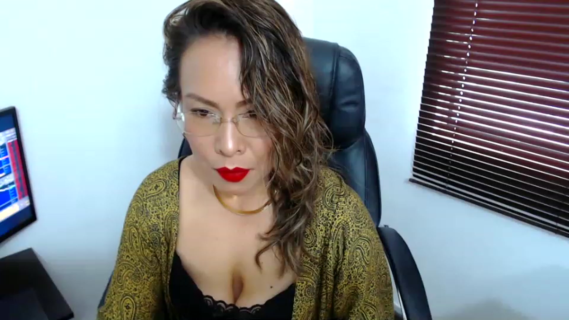 Gallery image thumbnail from office_secret's myfreecams stream on, 06/08/2023, 16:56 image 20 of 20