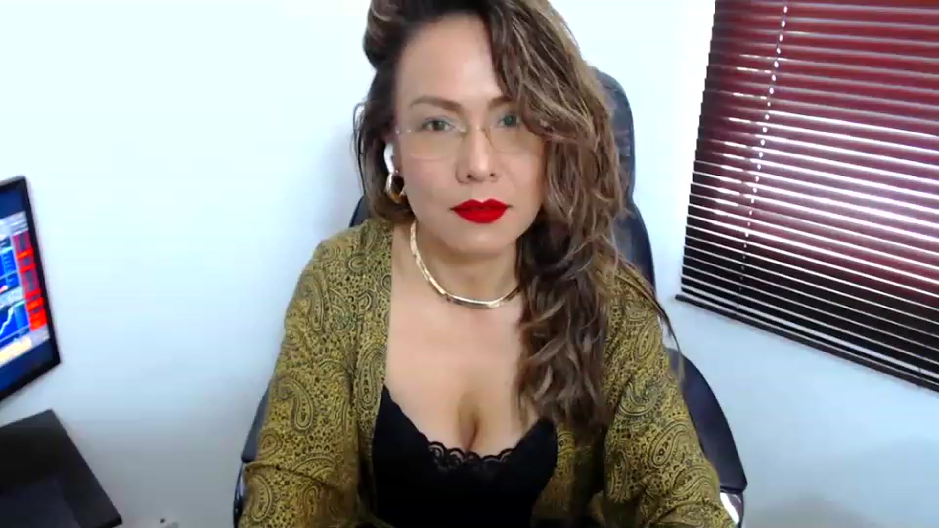Gallery image thumbnail from office_secret's myfreecams stream on, 06/08/2023, 18:03 image 8 of 20