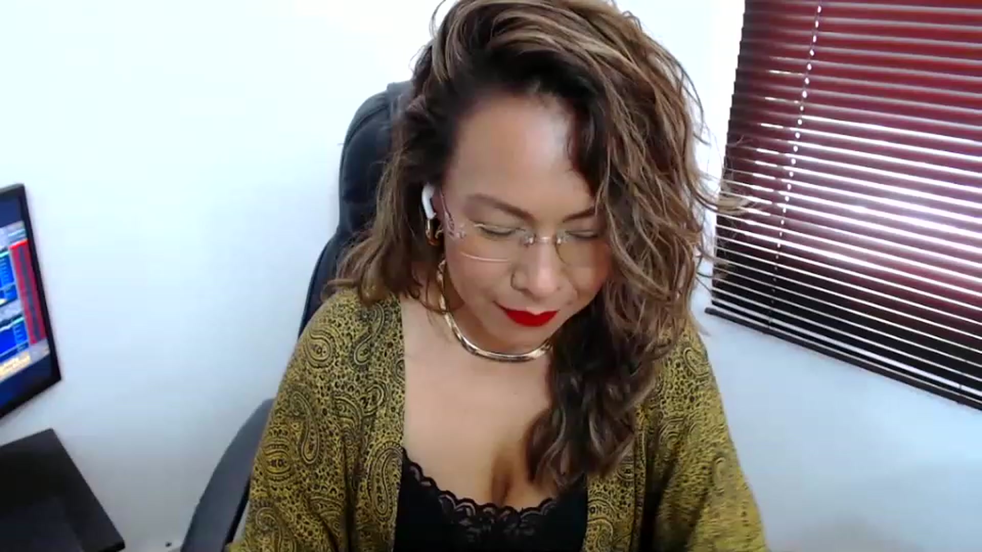 Gallery image thumbnail from office_secret's myfreecams stream on, 06/08/2023, 18:03 image 20 of 20