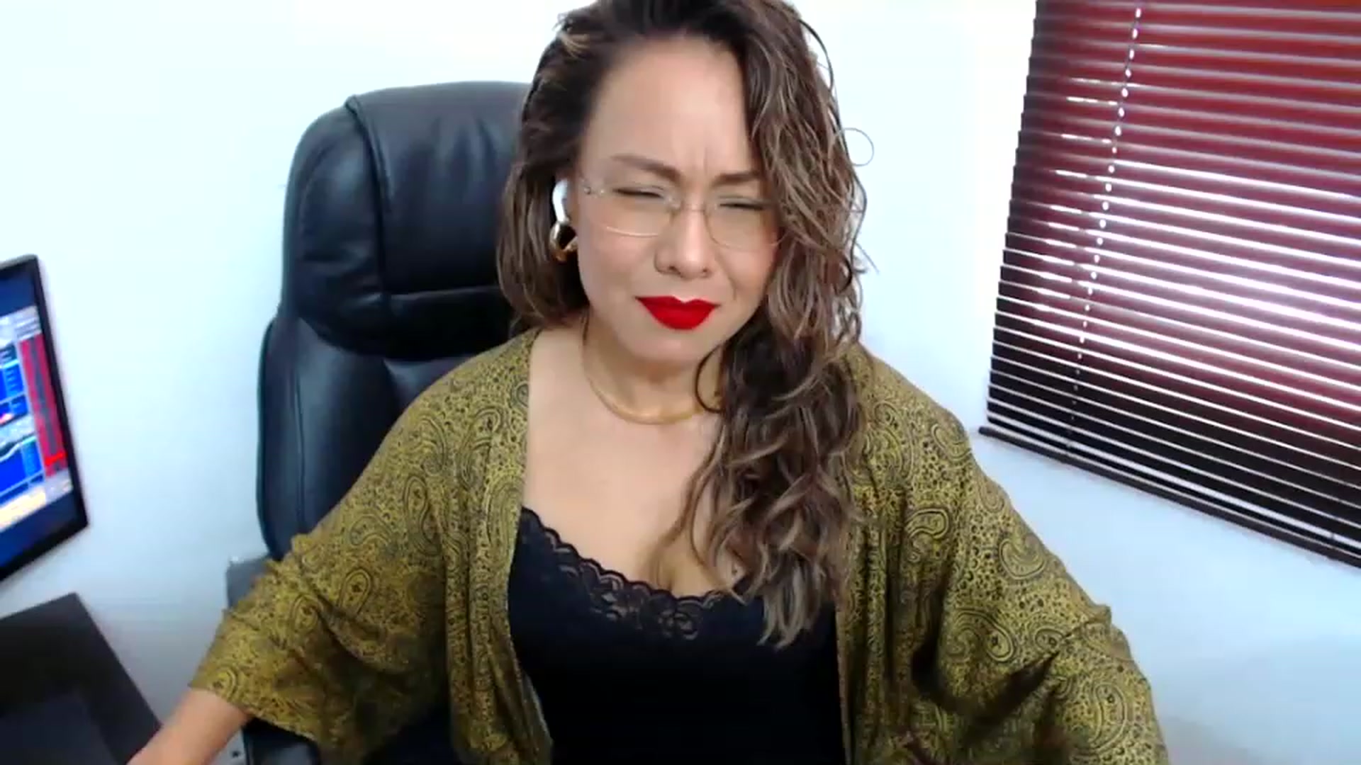 Gallery image thumbnail from office_secret's myfreecams stream on, 06/08/2023, 18:03 image 9 of 20