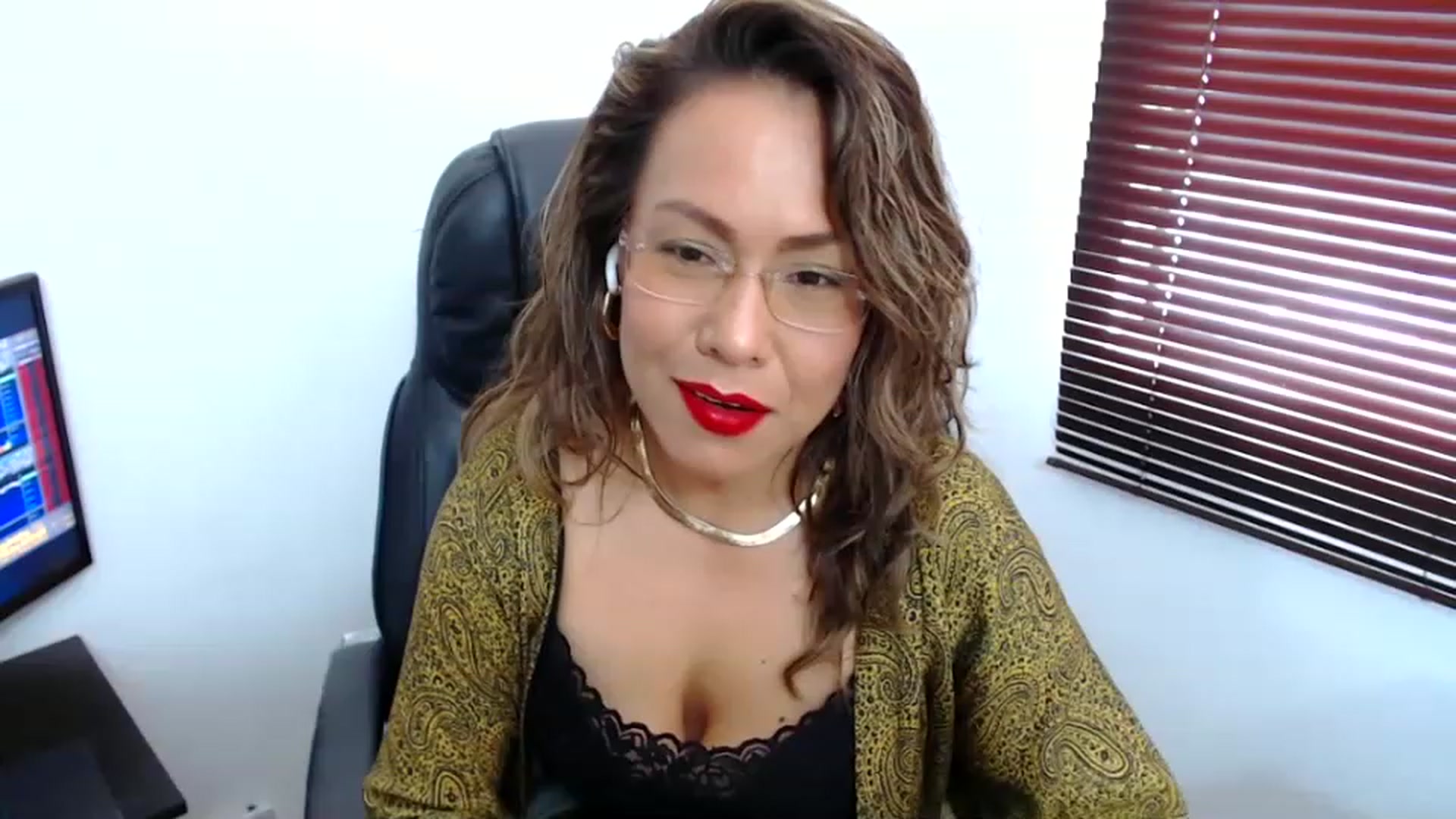 Gallery image thumbnail from office_secret's myfreecams stream on, 06/08/2023, 18:03 image 17 of 20
