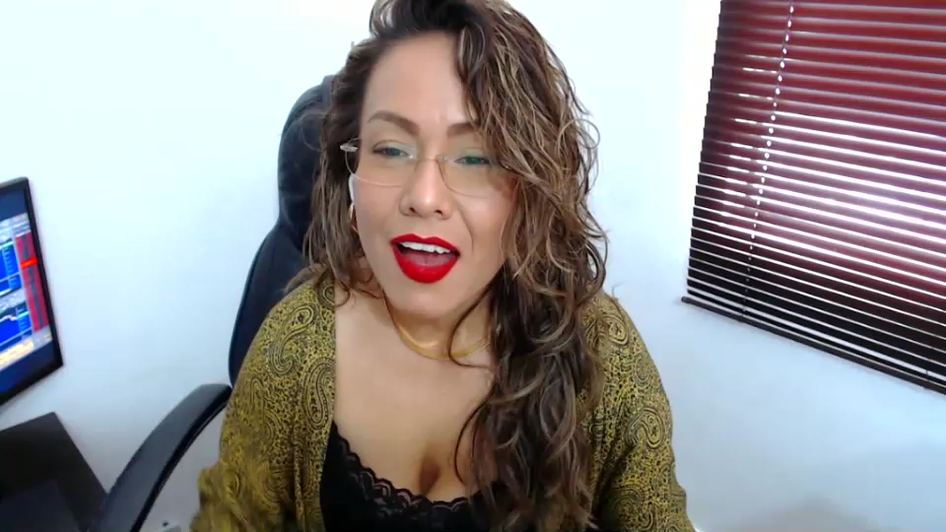Gallery image thumbnail from office_secret's myfreecams stream on, 06/08/2023, 18:03 image 10 of 20