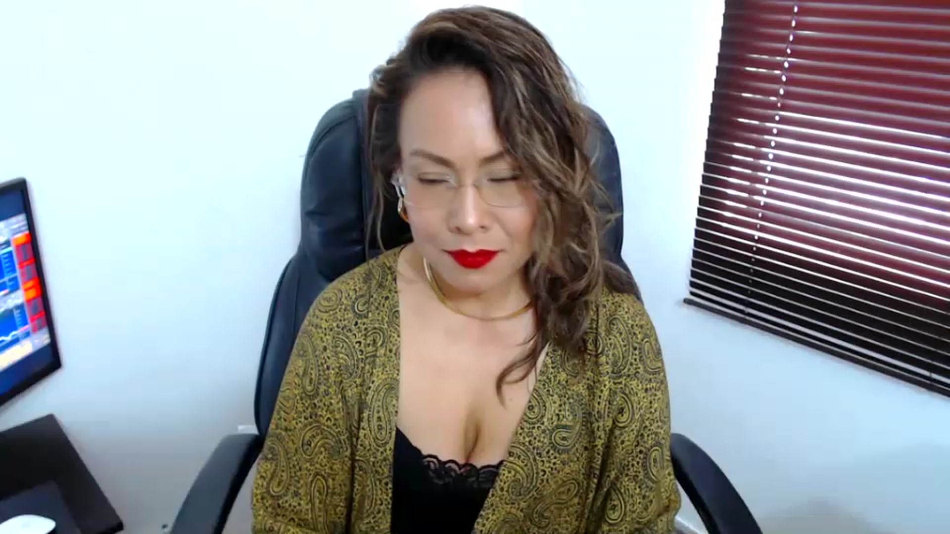 Gallery image thumbnail from office_secret's myfreecams stream on, 06/08/2023, 18:03 image 4 of 20