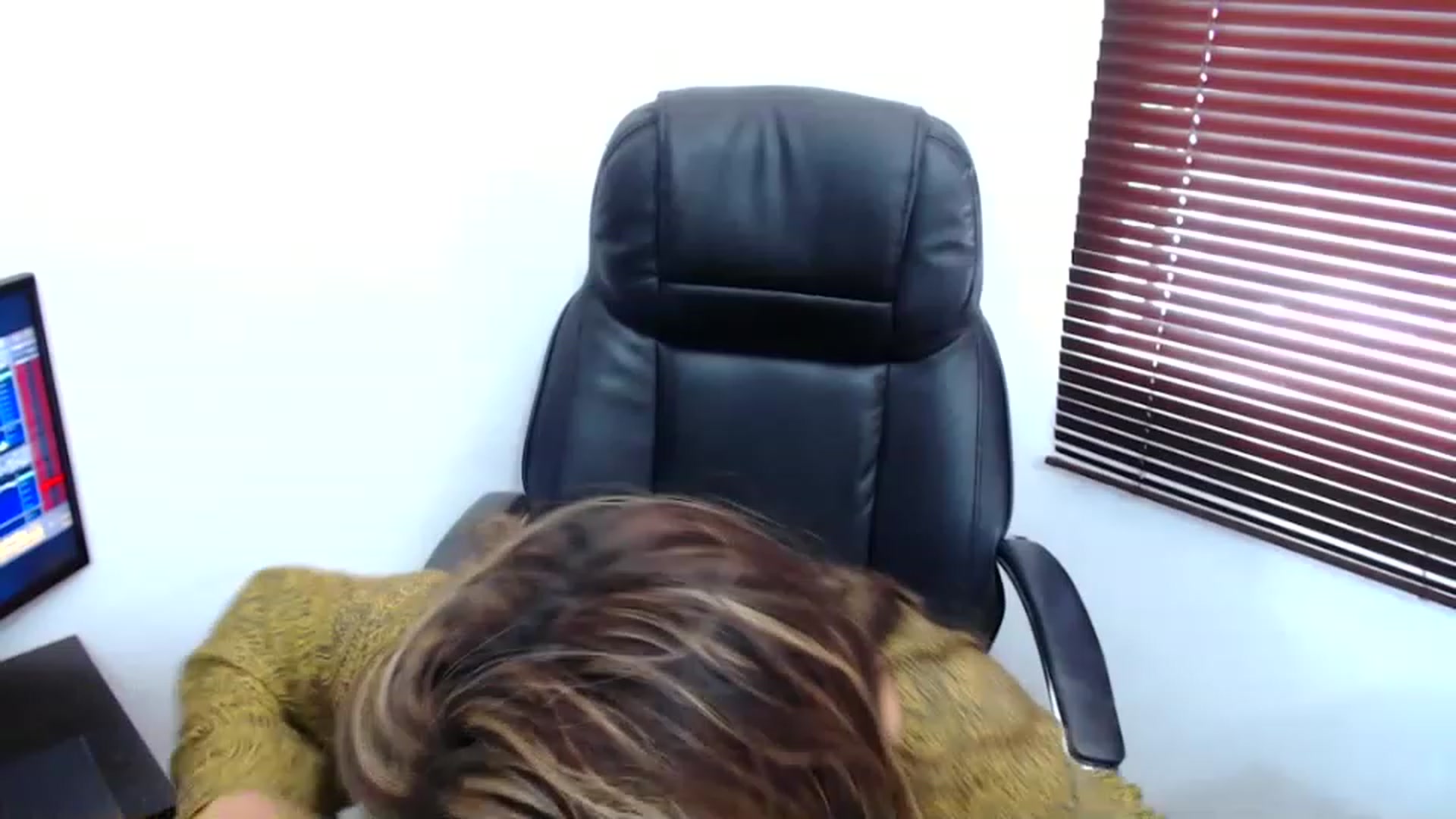 Gallery image thumbnail from office_secret's myfreecams stream on, 06/08/2023, 18:03 image 18 of 20