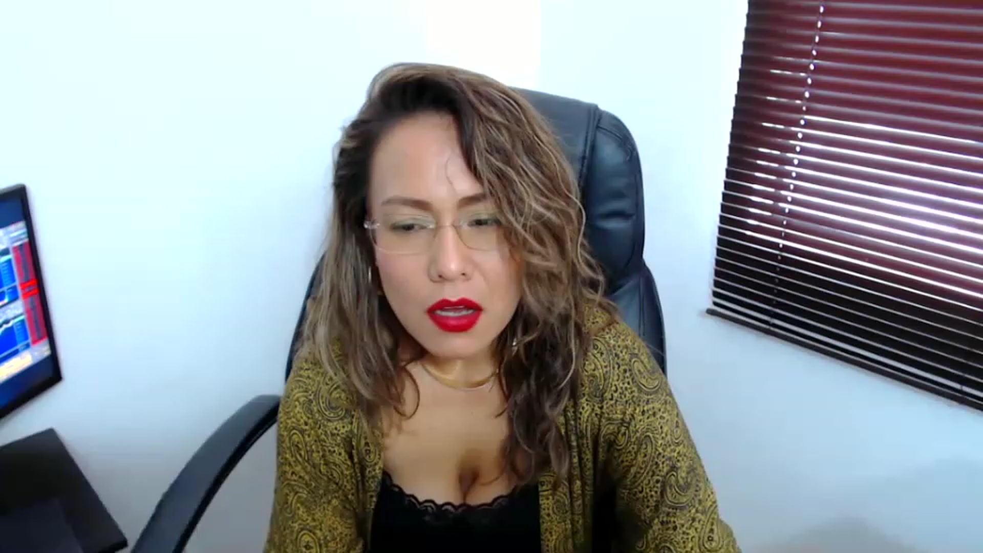 Gallery image thumbnail from office_secret's myfreecams stream on, 06/08/2023, 19:03 image 20 of 20