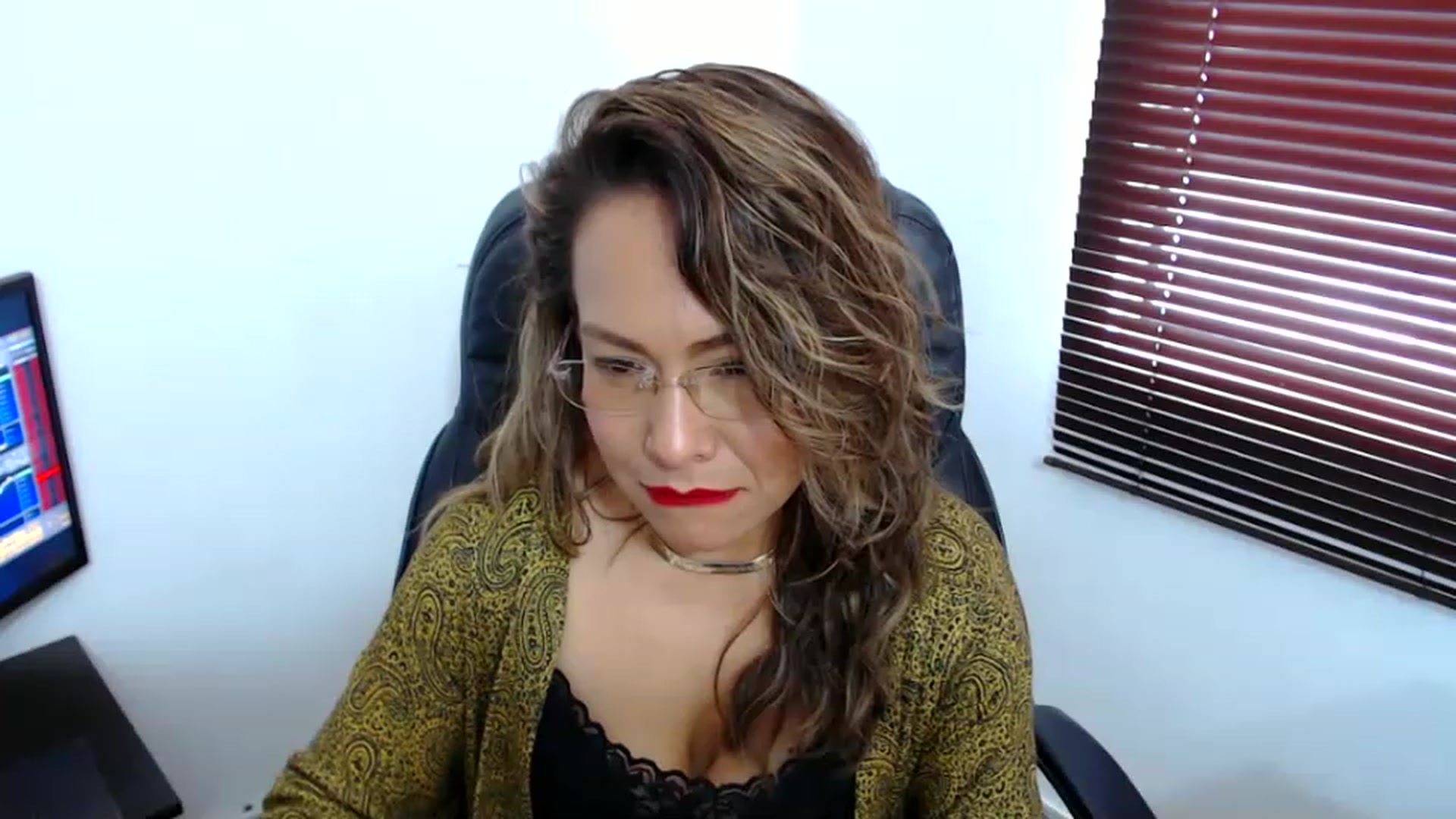 Gallery image thumbnail from office_secret's myfreecams stream on, 06/08/2023, 19:03 image 13 of 20