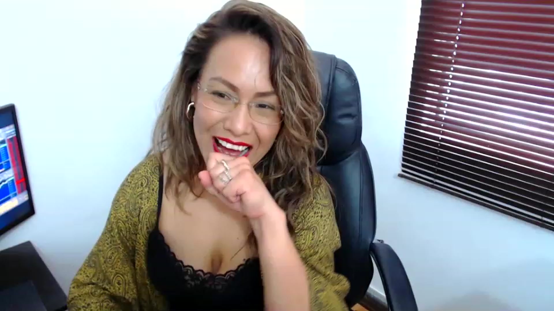 Gallery image thumbnail from office_secret's myfreecams stream on, 06/08/2023, 19:03 image 19 of 20