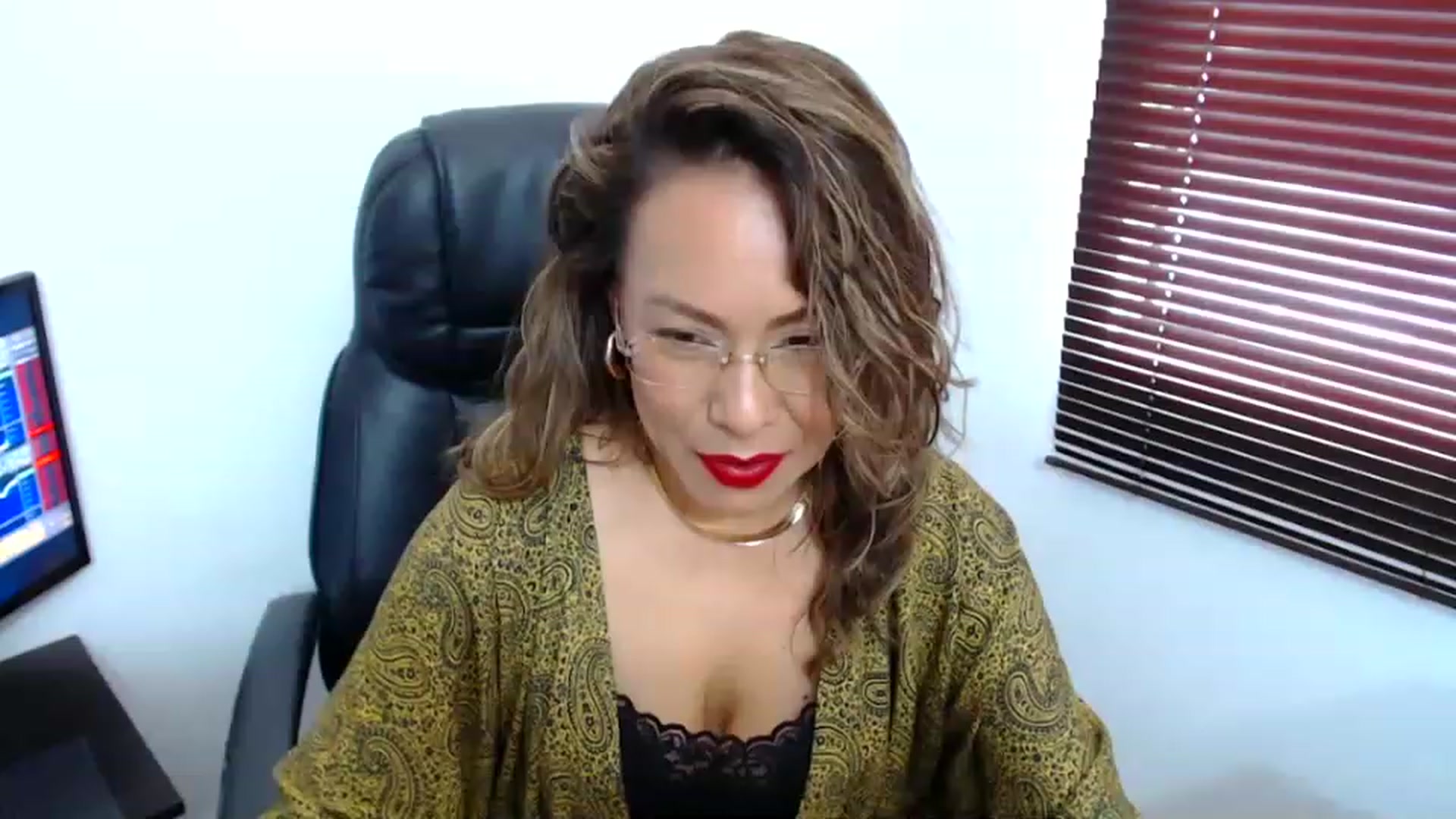 Gallery image thumbnail from office_secret's myfreecams stream on, 06/08/2023, 19:03 image 2 of 20