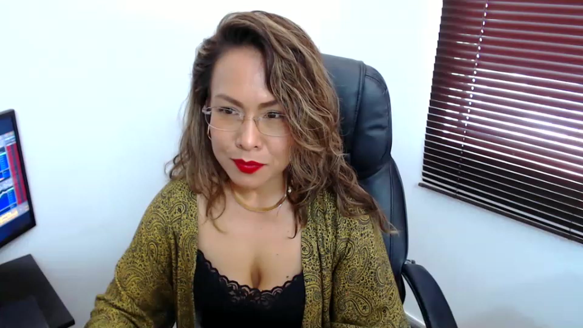 Gallery image thumbnail from office_secret's myfreecams stream on, 06/08/2023, 19:03 image 17 of 20