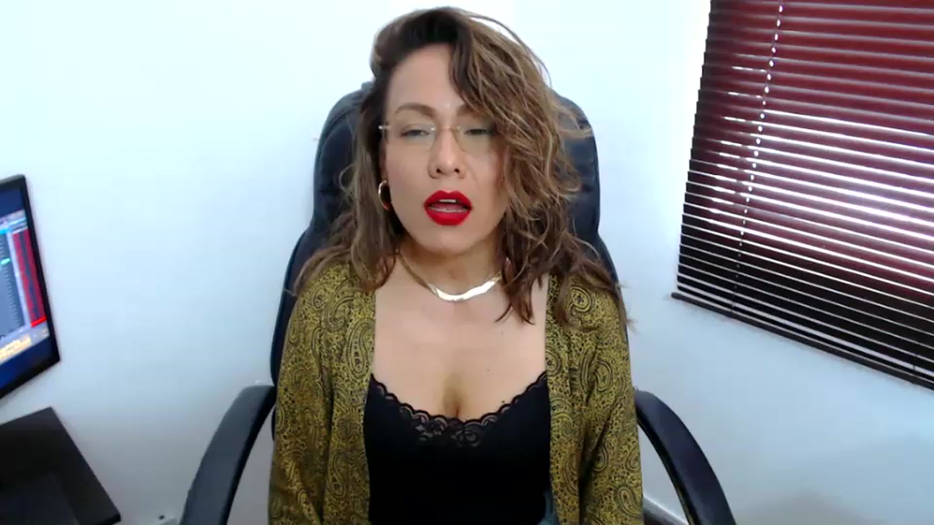 Gallery image thumbnail from office_secret's myfreecams stream on, 06/08/2023, 19:03 image 9 of 20
