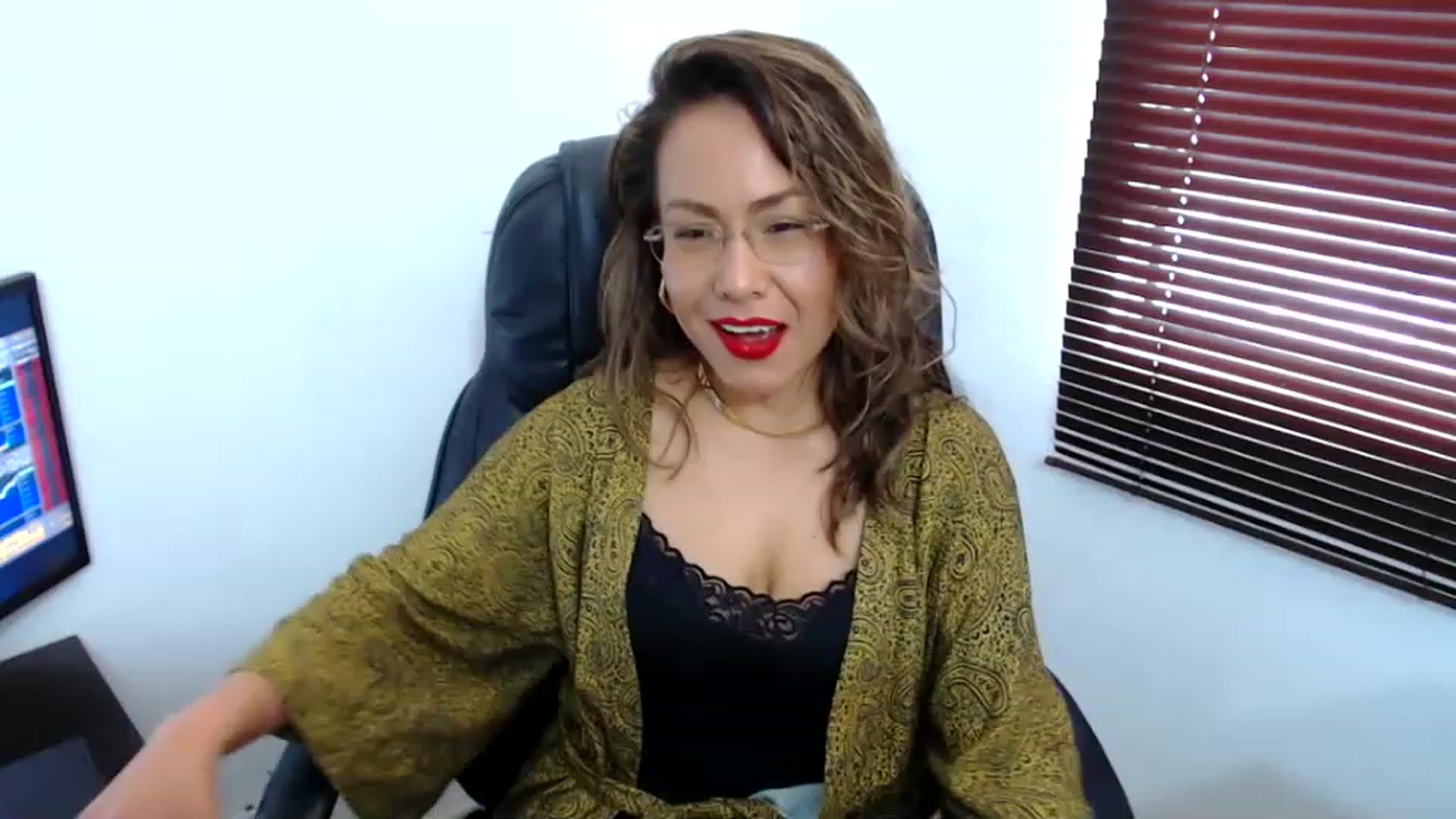 Gallery image thumbnail from office_secret's myfreecams stream on, 06/08/2023, 19:03 image 3 of 20