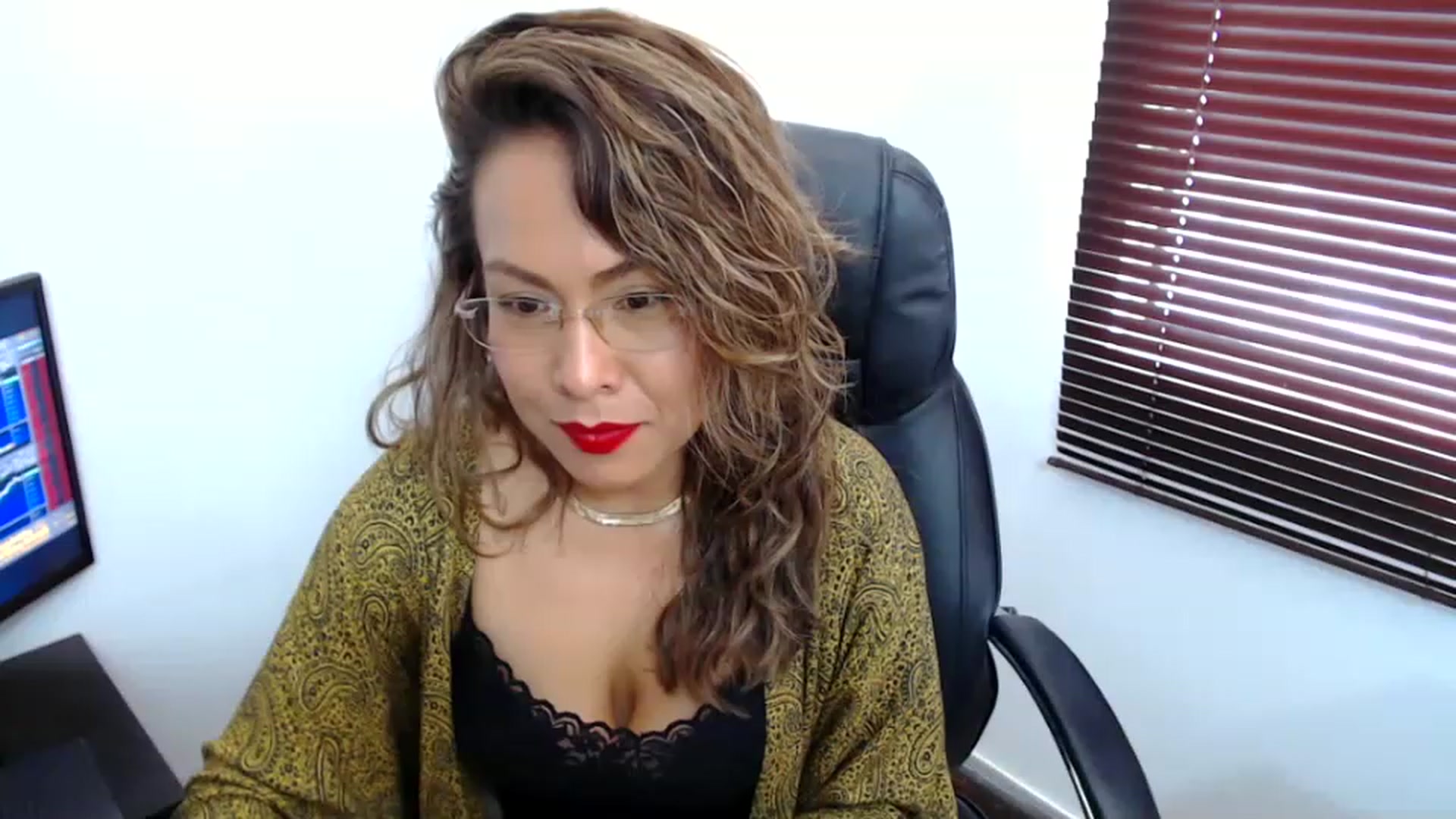 Gallery image thumbnail from office_secret's myfreecams stream on, 06/08/2023, 19:03 image 15 of 20