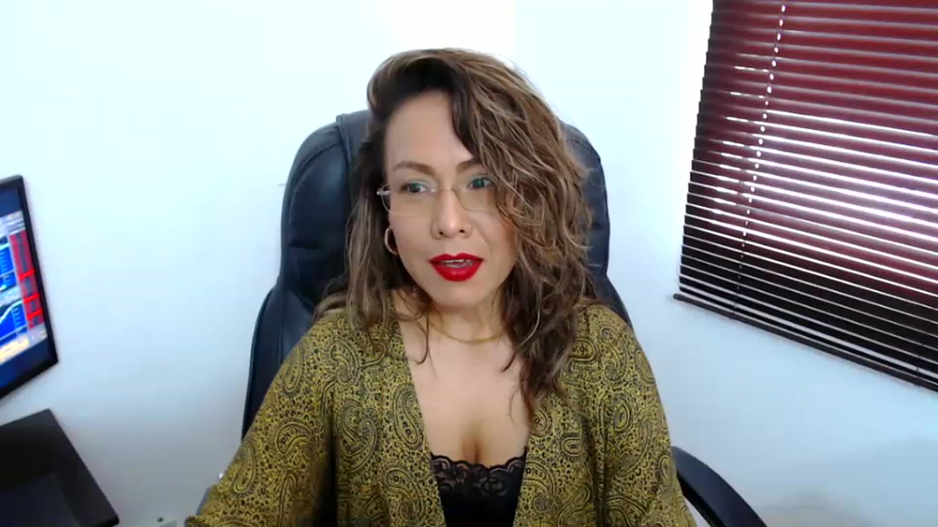 Gallery image thumbnail from office_secret's myfreecams stream on, 06/08/2023, 19:03 image 5 of 20