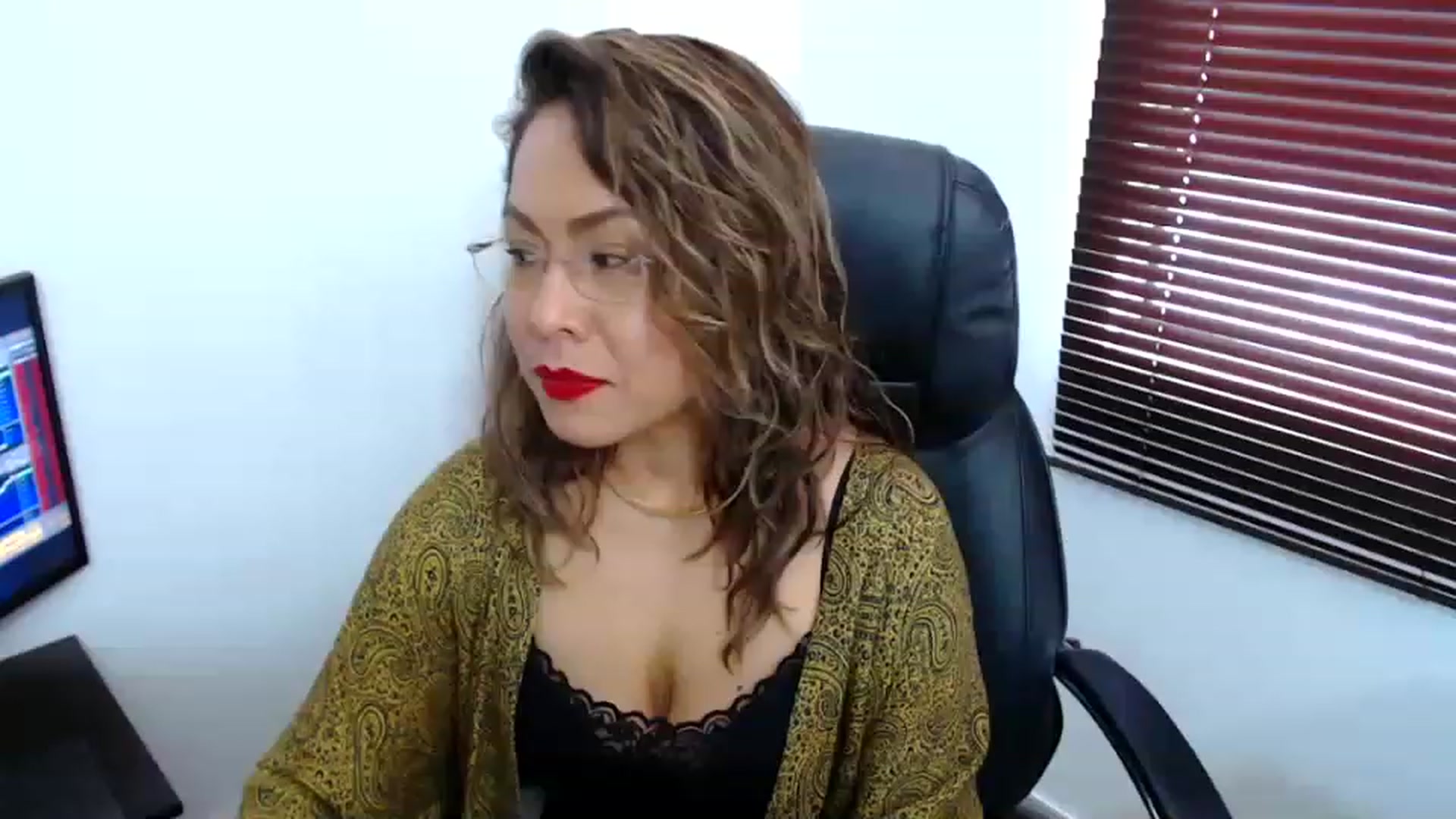Gallery image thumbnail from office_secret's myfreecams stream on, 06/08/2023, 19:03 image 11 of 20