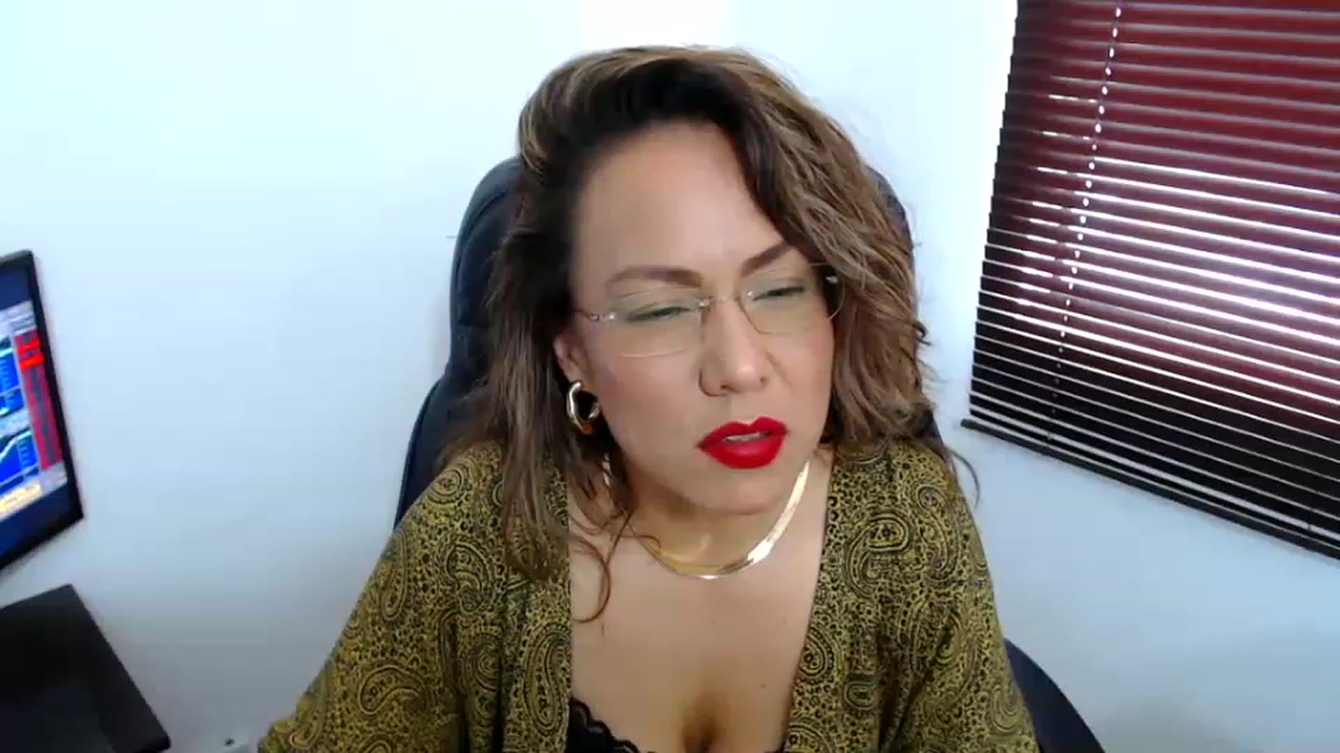 Gallery image thumbnail from office_secret's myfreecams stream on, 06/08/2023, 19:03 image 6 of 20