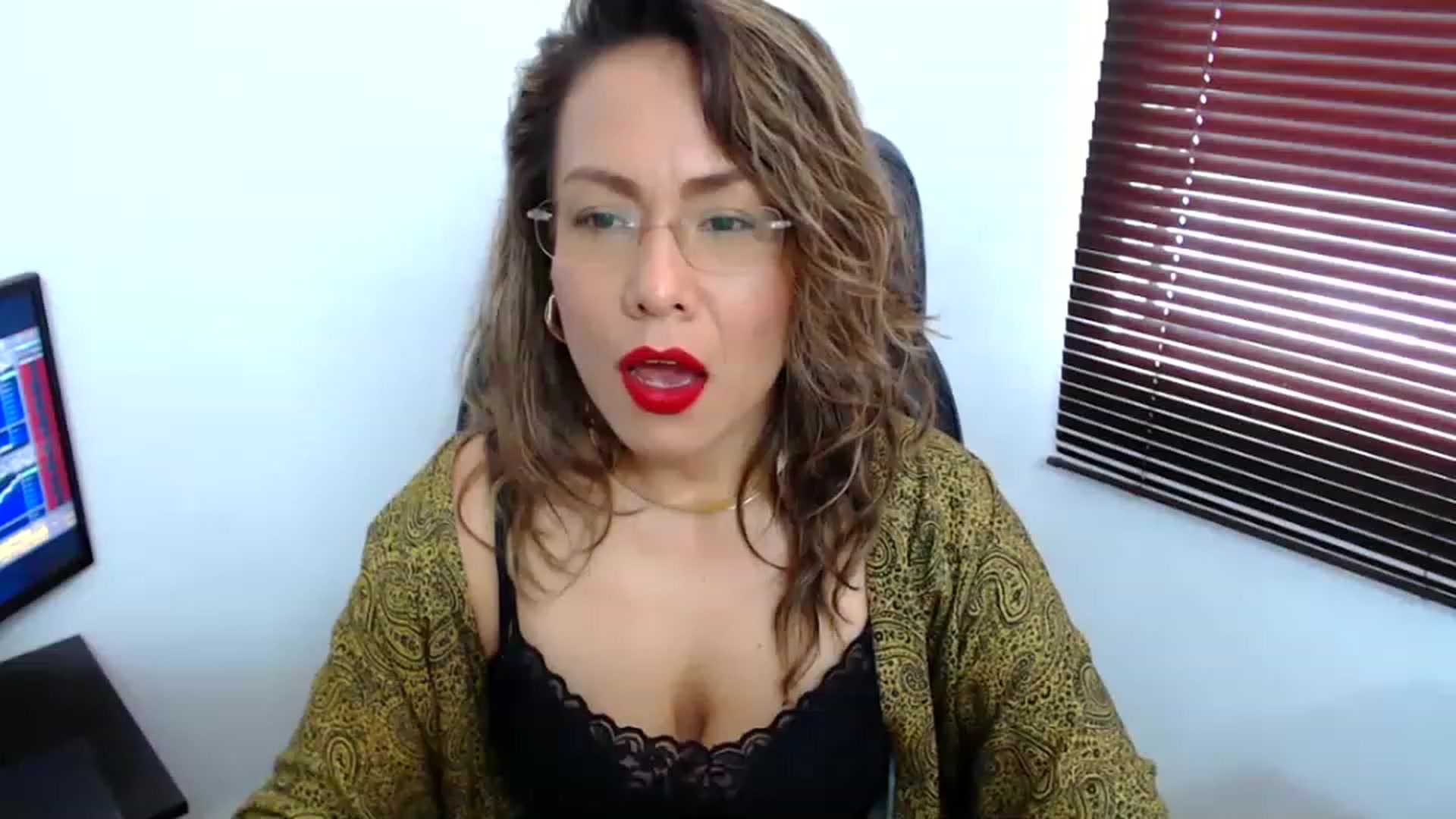 Gallery image thumbnail from office_secret's myfreecams stream on, 06/08/2023, 19:03 image 10 of 20