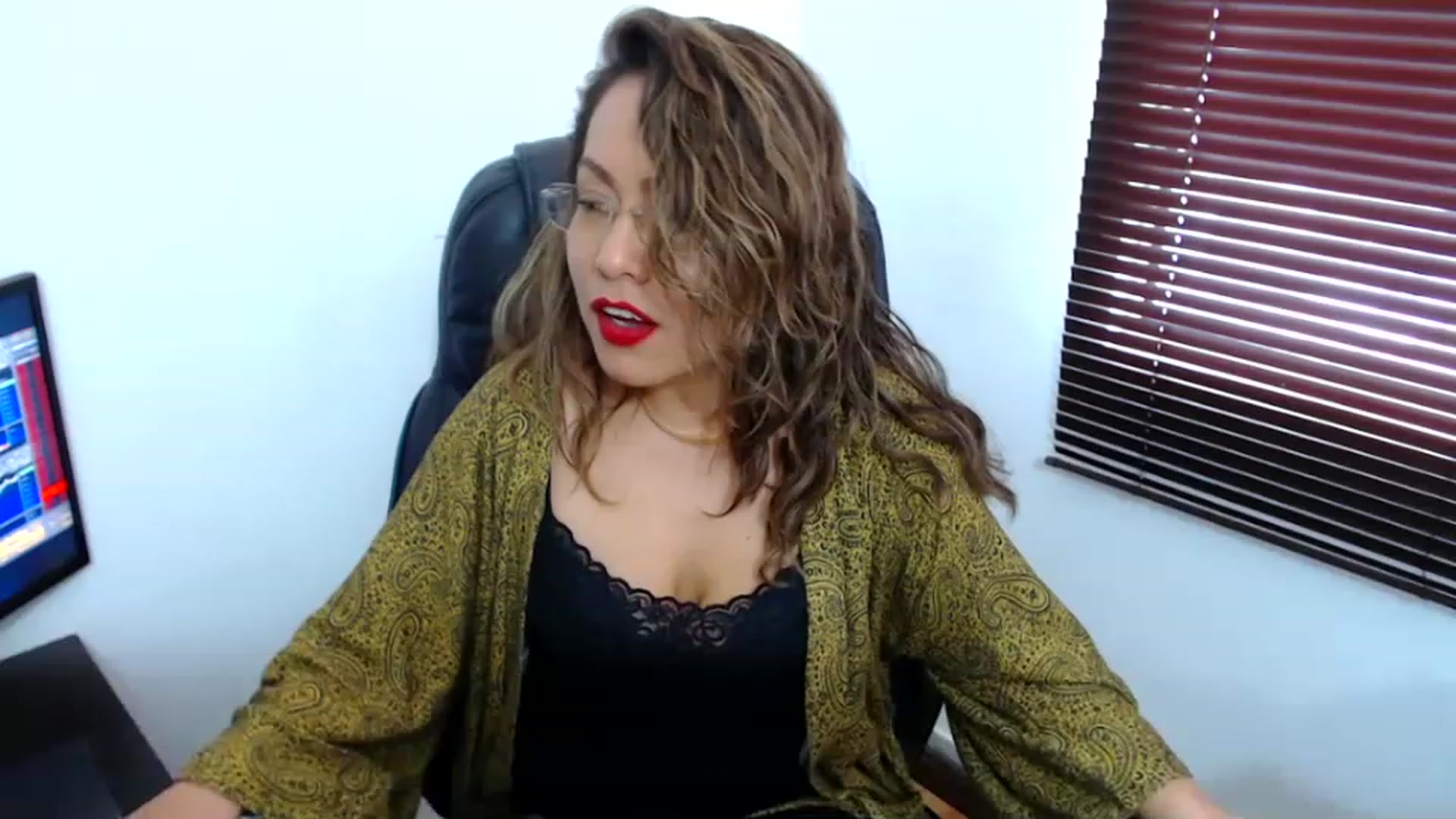 Gallery image thumbnail from office_secret's myfreecams stream on, 06/08/2023, 19:03 image 18 of 20