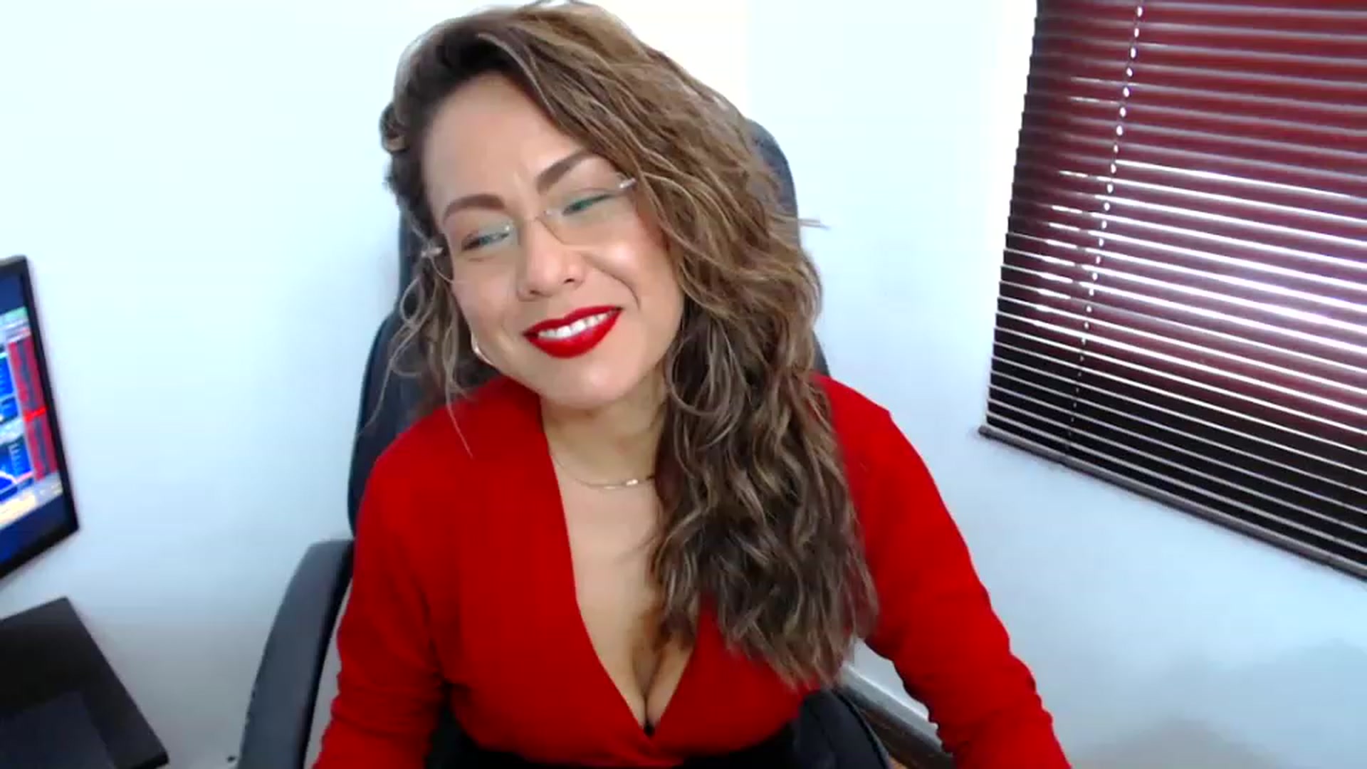 Gallery image thumbnail from office_secret's myfreecams stream on, 06/09/2023, 19:06 image 18 of 20