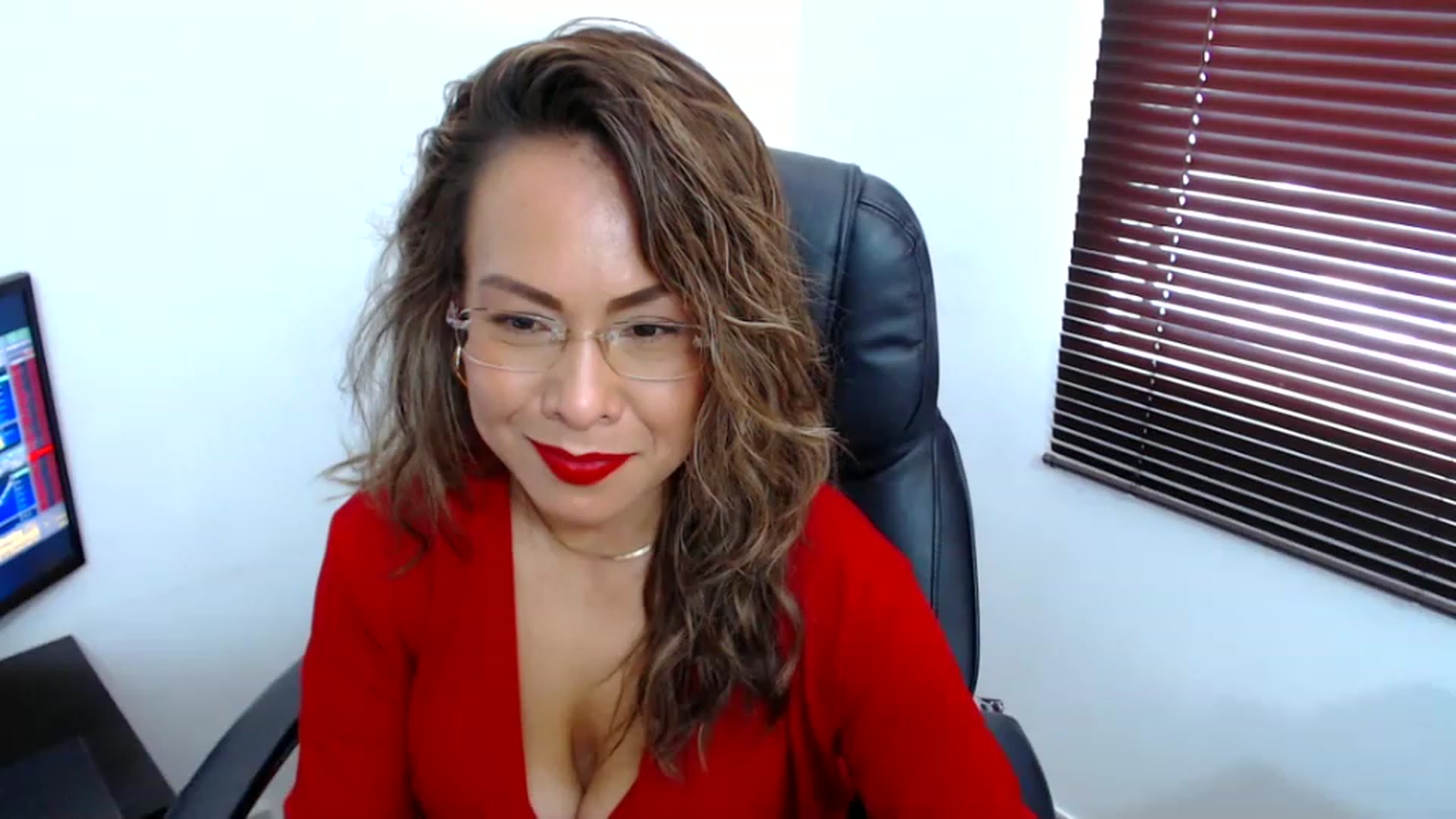 Gallery image thumbnail from office_secret's myfreecams stream on, 06/09/2023, 19:06 image 14 of 20