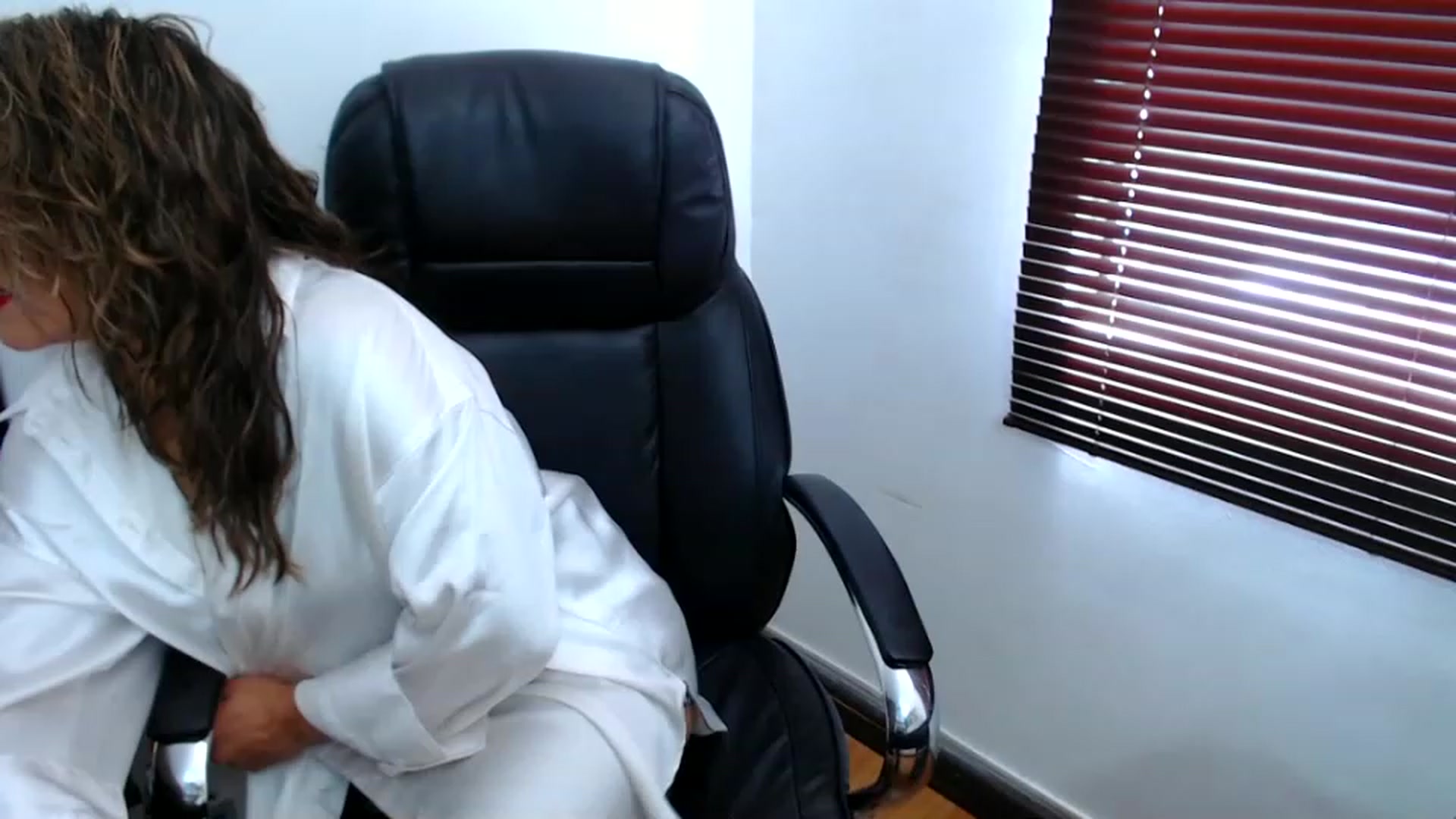 Gallery image thumbnail from office_secret's myfreecams stream on, 06/13/2023, 18:16 image 3 of 20