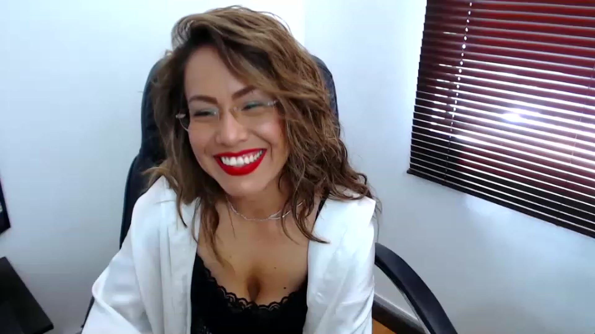 Gallery image thumbnail from office_secret's myfreecams stream on, 06/13/2023, 18:16 image 13 of 20