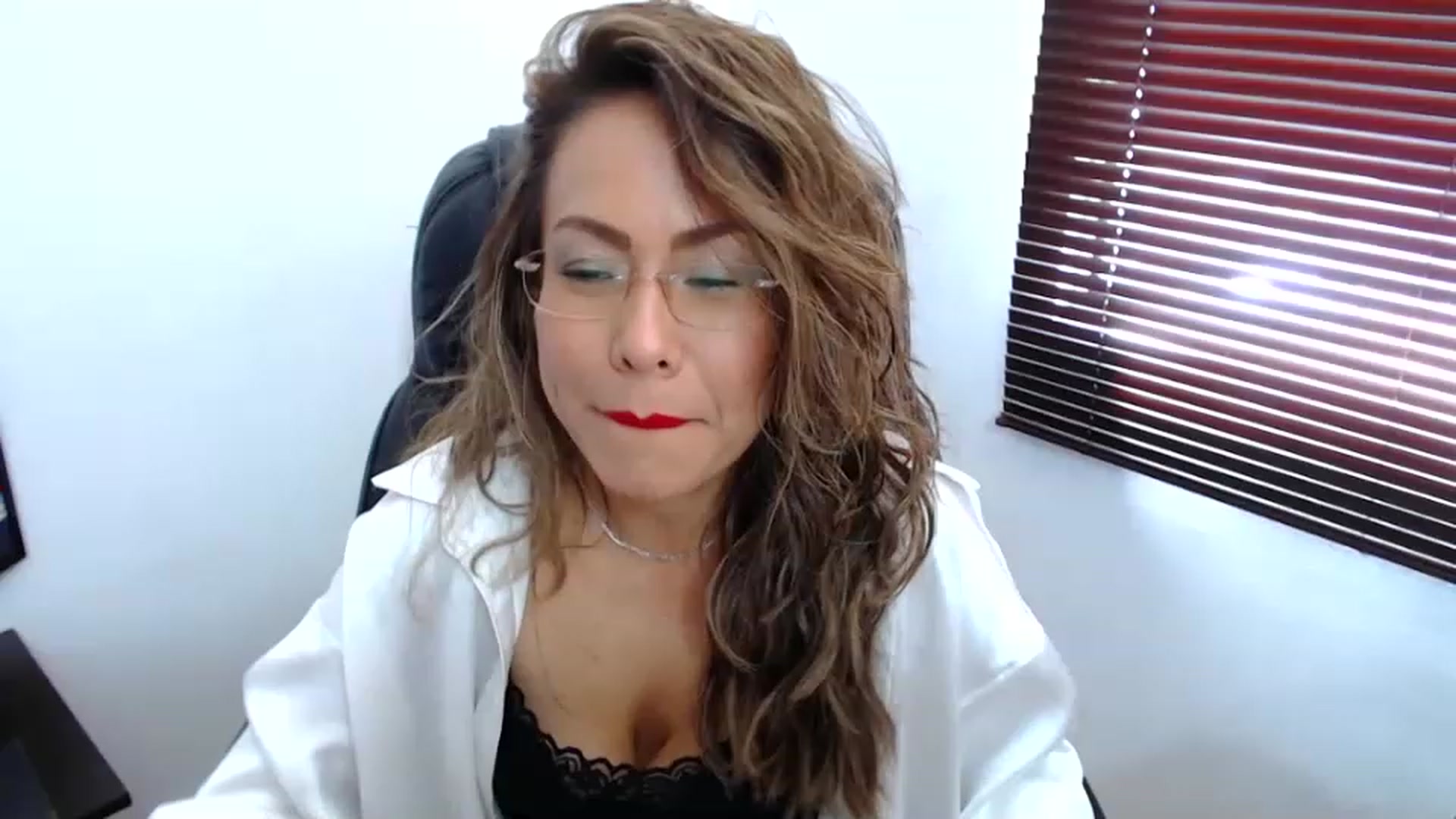 Gallery image thumbnail from office_secret's myfreecams stream on, 06/13/2023, 18:16 image 12 of 20