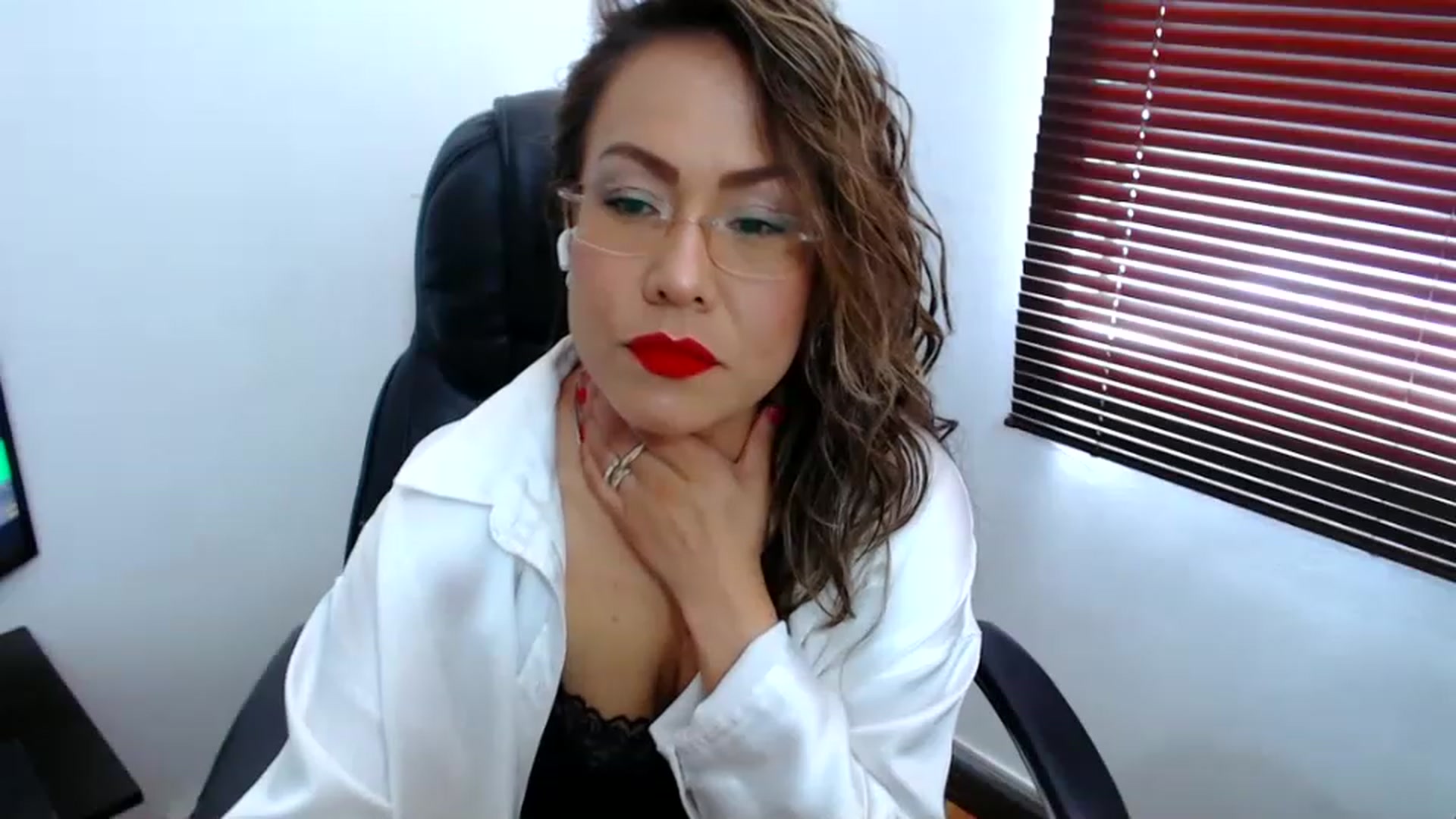 Gallery image thumbnail from office_secret's myfreecams stream on, 06/13/2023, 18:16 image 2 of 20