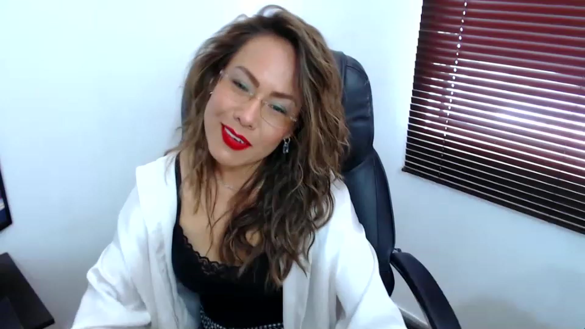 Gallery image thumbnail from office_secret's myfreecams stream on, 06/13/2023, 18:16 image 11 of 20