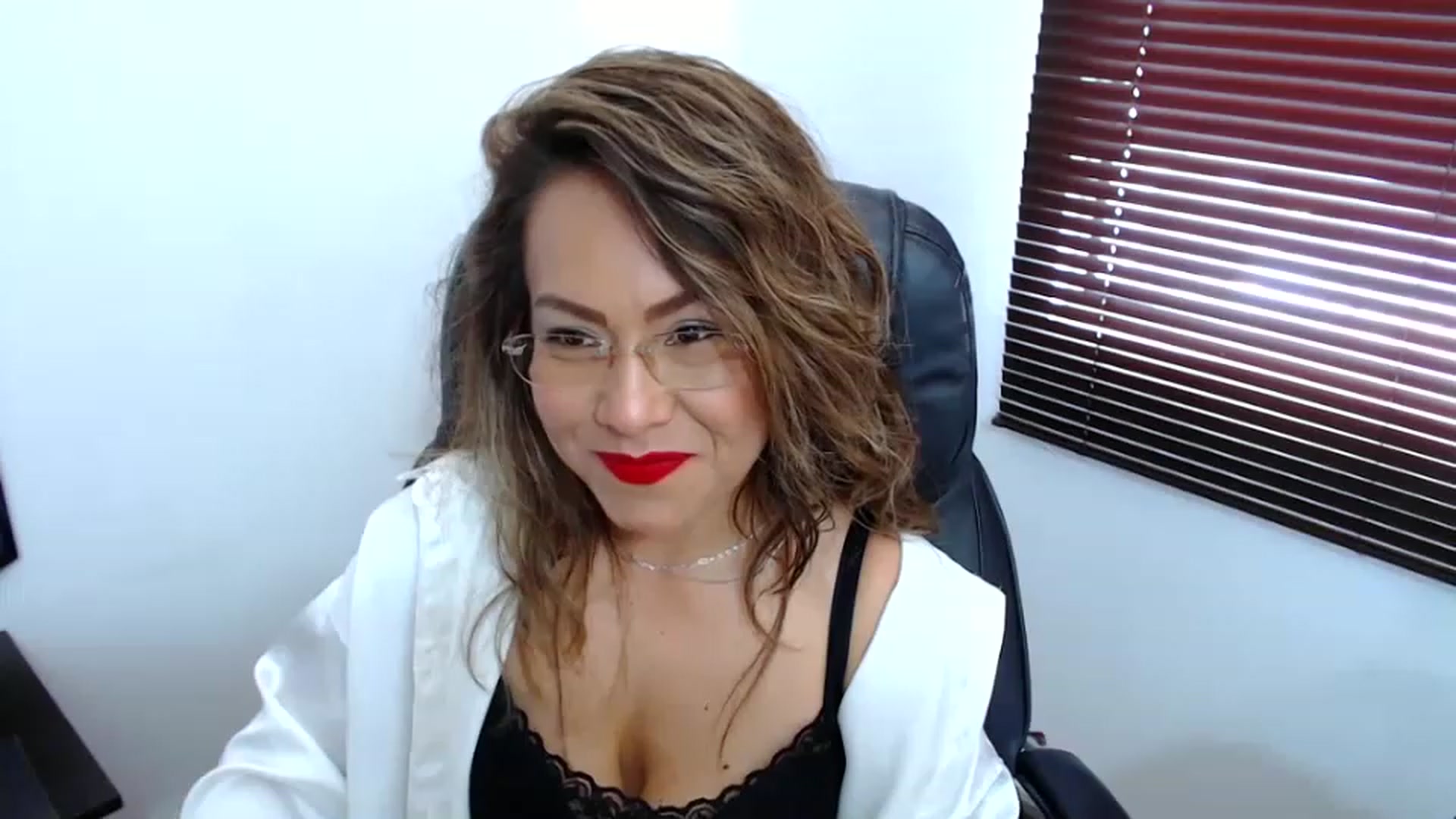 Gallery image thumbnail from office_secret's myfreecams stream on, 06/13/2023, 18:16 image 20 of 20
