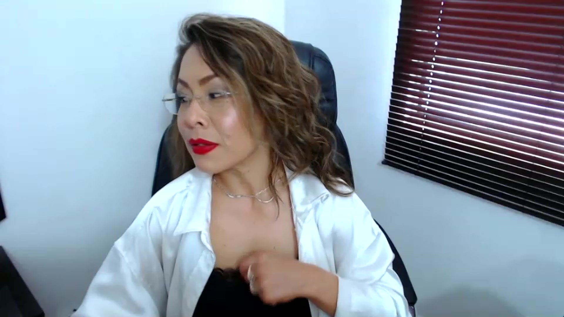 Gallery image thumbnail from office_secret's myfreecams stream on, 06/13/2023, 19:05 image 9 of 20