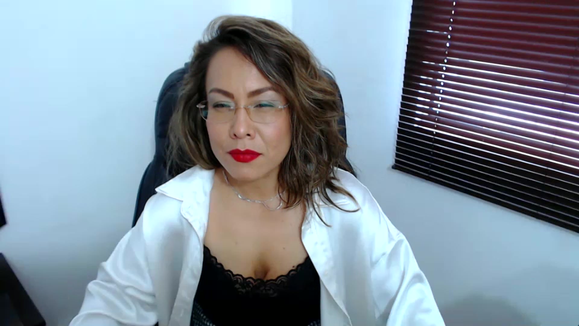 Gallery image thumbnail from office_secret's myfreecams stream on, 06/13/2023, 19:05 image 13 of 20