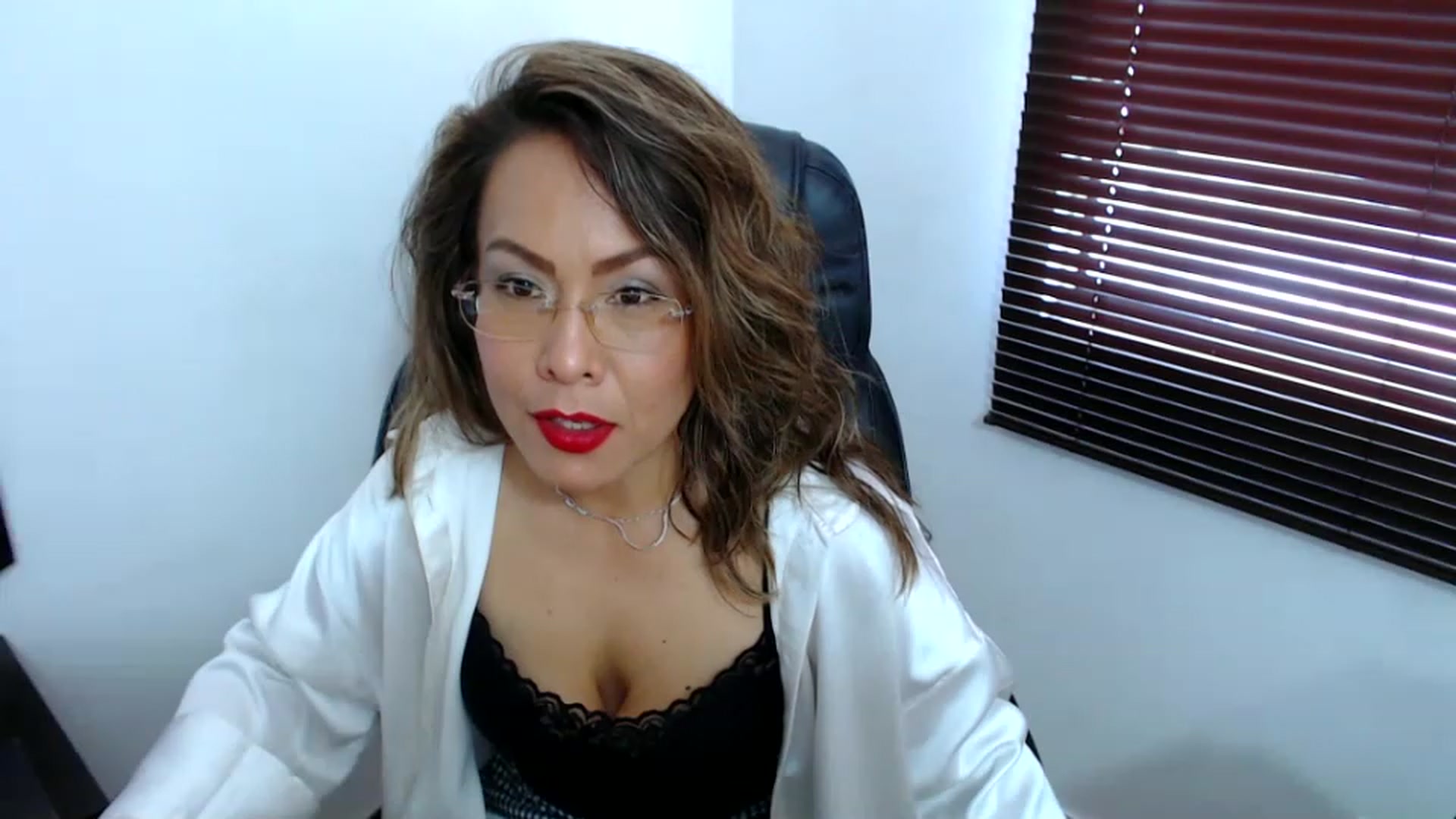 Gallery image thumbnail from office_secret's myfreecams stream on, 06/13/2023, 19:05 image 16 of 20