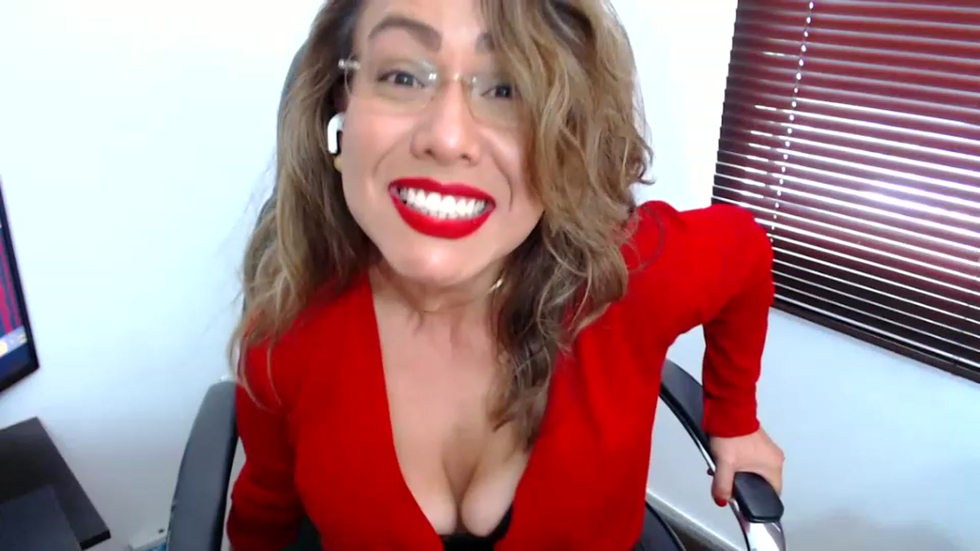 Gallery image thumbnail from office_secret's myfreecams stream on, 06/15/2023, 18:49 image 19 of 20